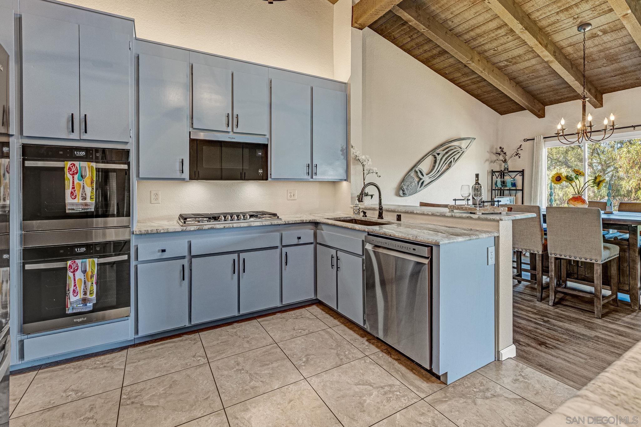 Detail Gallery Image 7 of 21 For 2045  Bolsa Chica Gln, Escondido,  CA 92026 - 3 Beds | 2 Baths
