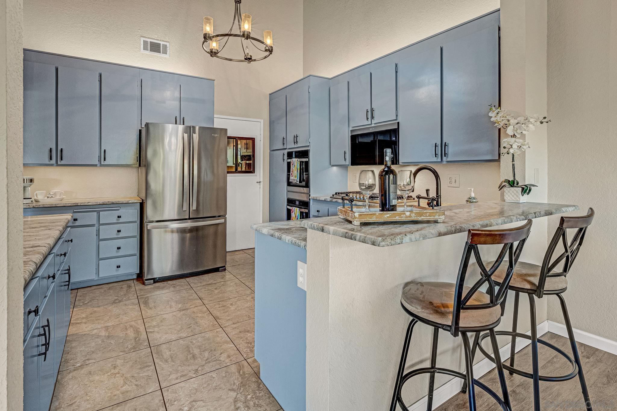 Detail Gallery Image 8 of 21 For 2045  Bolsa Chica Gln, Escondido,  CA 92026 - 3 Beds | 2 Baths