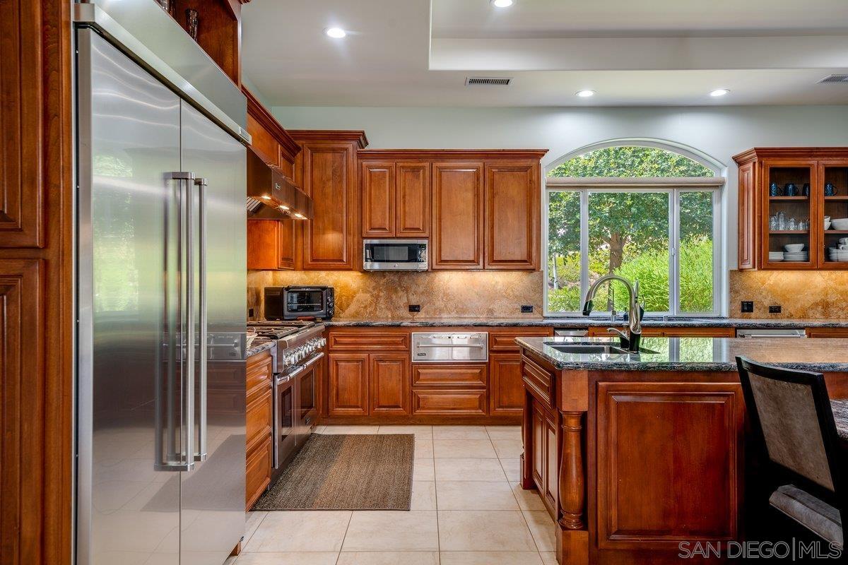 Detail Gallery Image 12 of 74 For 2860  via Rancheros Way, Fallbrook,  CA 92028 - 4 Beds | 3/1 Baths