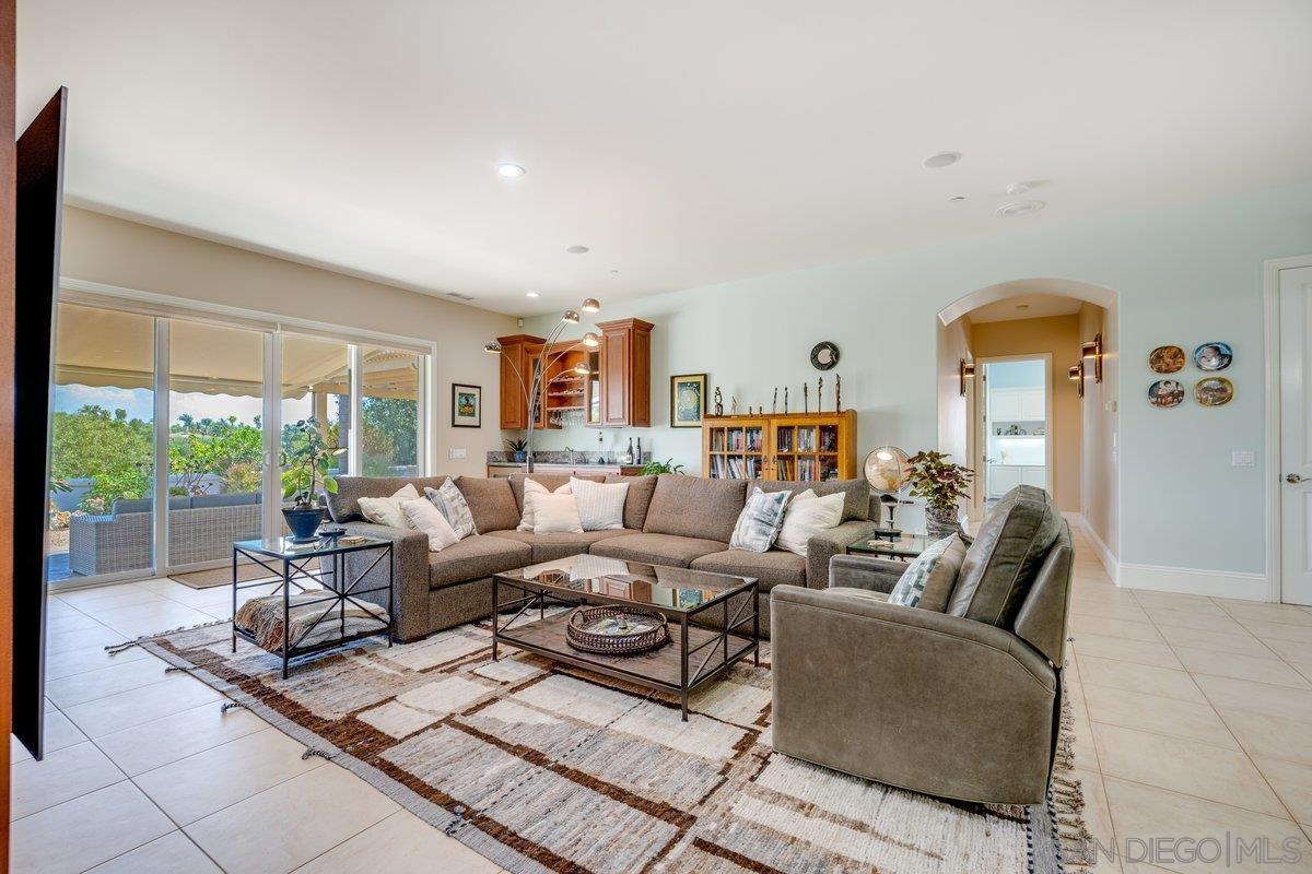 Detail Gallery Image 16 of 74 For 2860  via Rancheros Way, Fallbrook,  CA 92028 - 4 Beds | 3/1 Baths