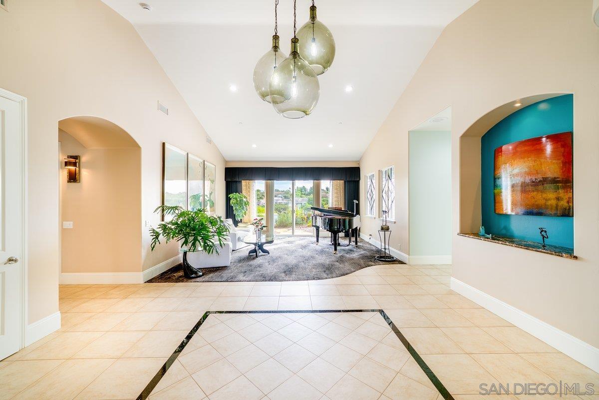 Detail Gallery Image 6 of 74 For 2860  via Rancheros Way, Fallbrook,  CA 92028 - 4 Beds | 3/1 Baths