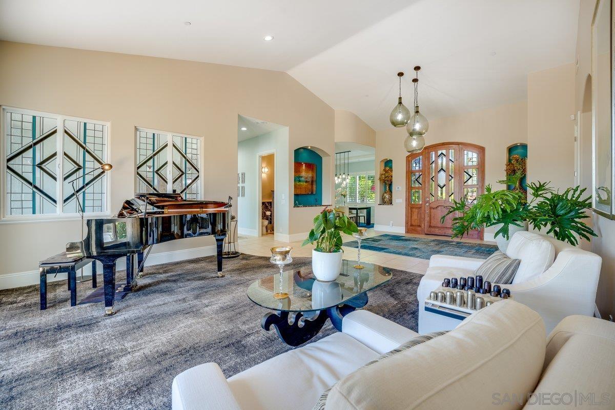 Detail Gallery Image 7 of 74 For 2860  via Rancheros Way, Fallbrook,  CA 92028 - 4 Beds | 3/1 Baths