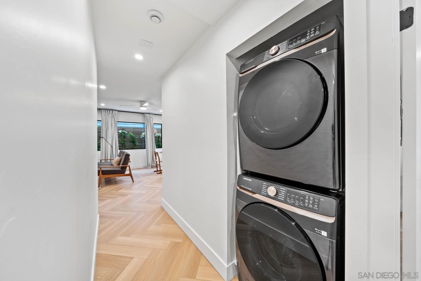 Detail Gallery Image 4 of 22 For 7372  Bishops Ln, La Jolla,  CA 92037 - 2 Beds | 1 Baths