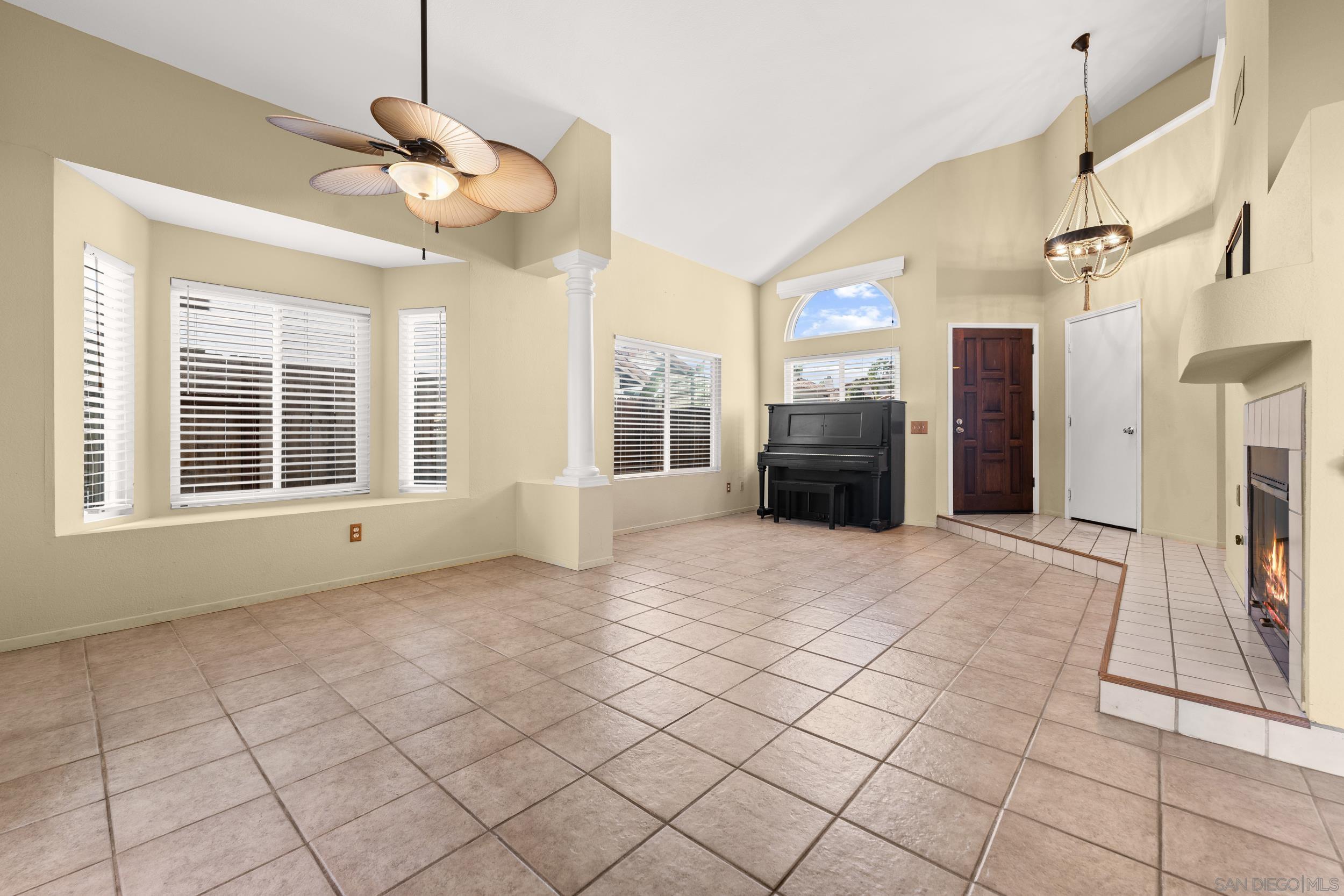 Detail Gallery Image 11 of 38 For 1813  Avenida Segovia, Oceanside,  CA 92056 - 3 Beds | 2/1 Baths