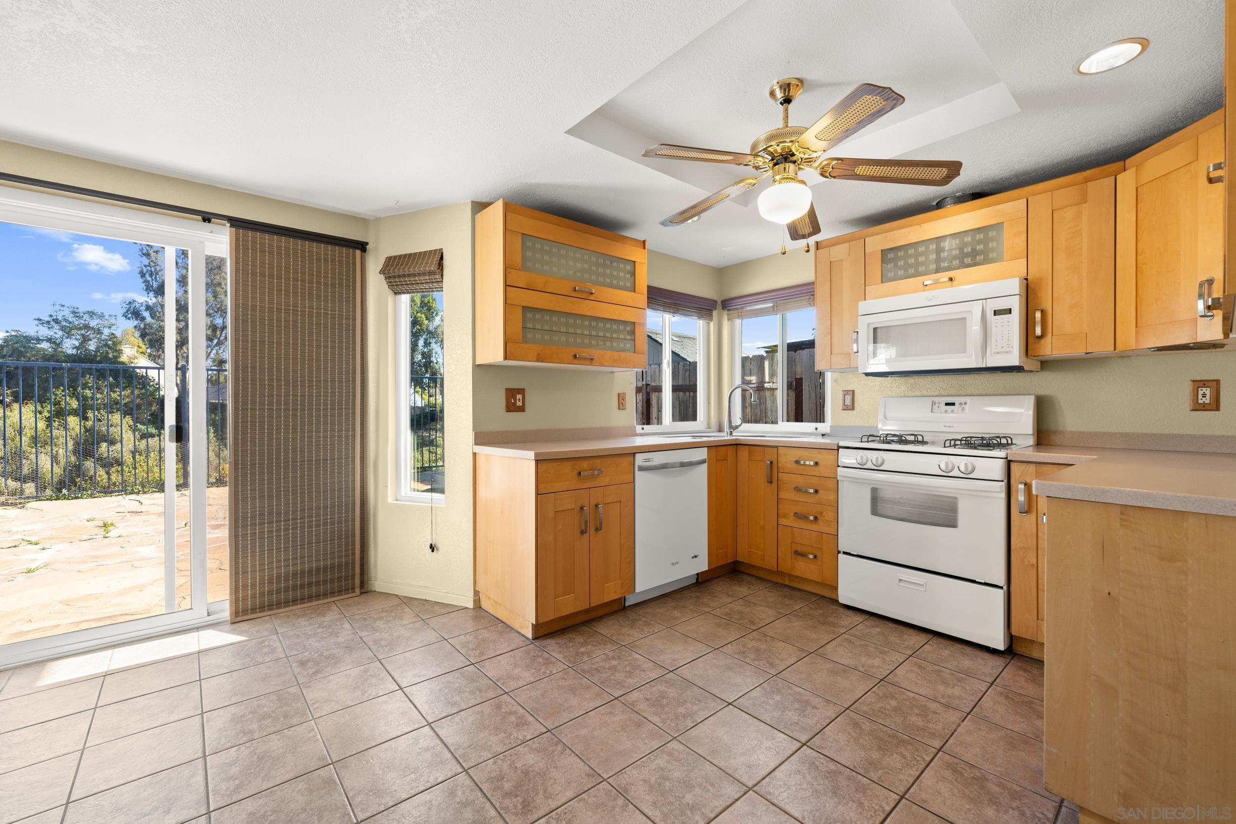 Detail Gallery Image 13 of 38 For 1813  Avenida Segovia, Oceanside,  CA 92056 - 3 Beds | 2/1 Baths