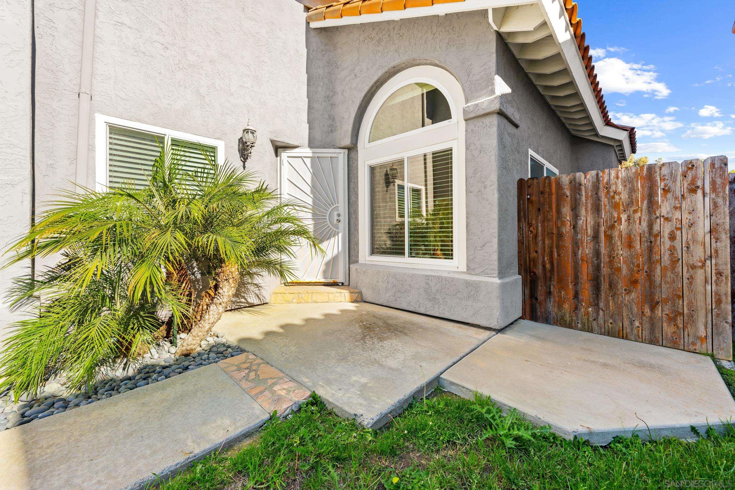 Detail Gallery Image 4 of 38 For 1813  Avenida Segovia, Oceanside,  CA 92056 - 3 Beds | 2/1 Baths