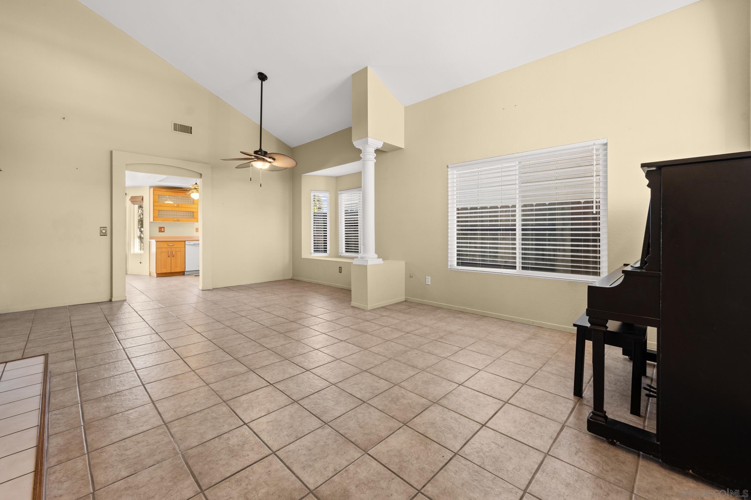 Detail Gallery Image 6 of 38 For 1813  Avenida Segovia, Oceanside,  CA 92056 - 3 Beds | 2/1 Baths