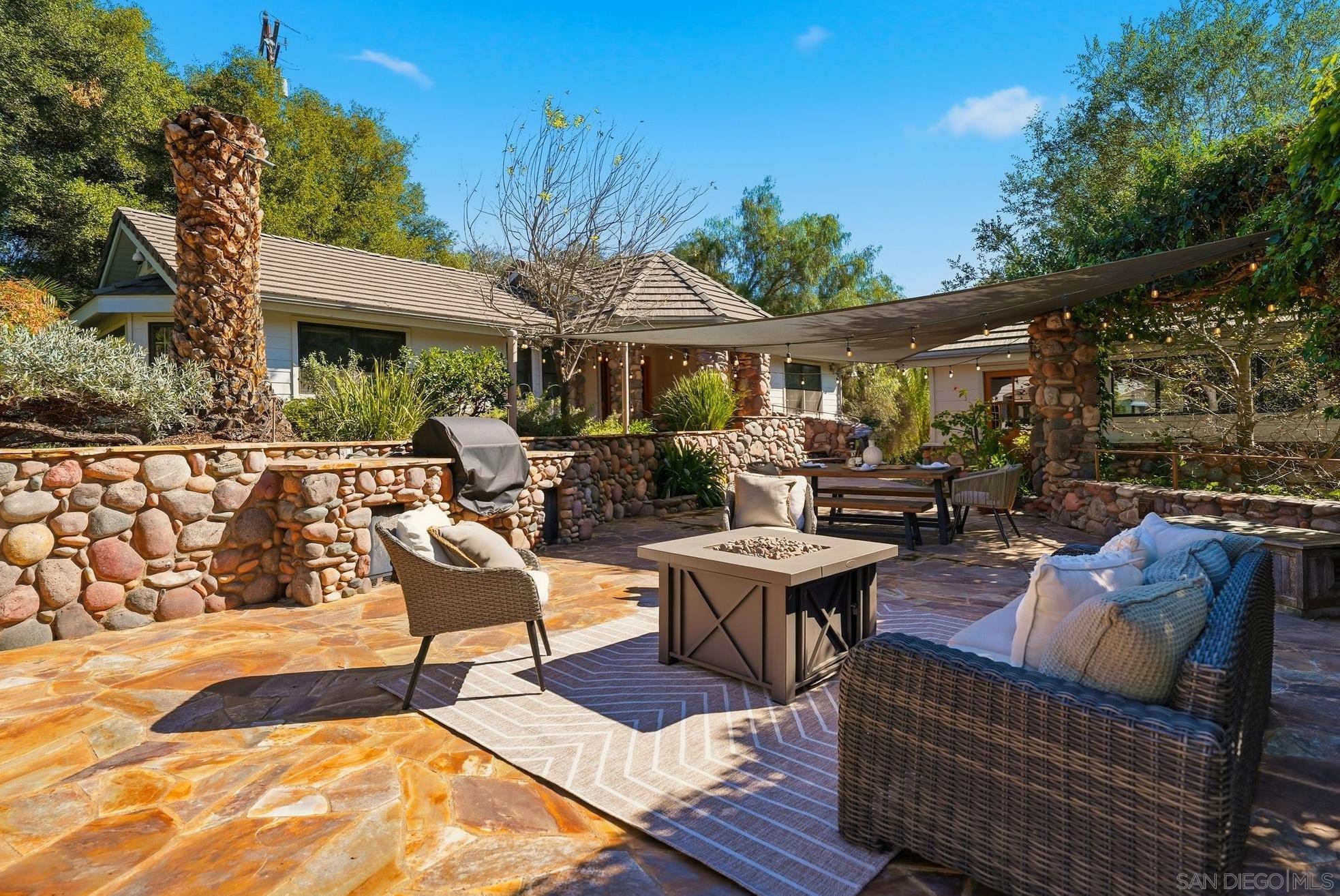 Detail Gallery Image 2 of 75 For 432  Arnold Way, Alpine,  CA 91901 - 5 Beds | 3 Baths