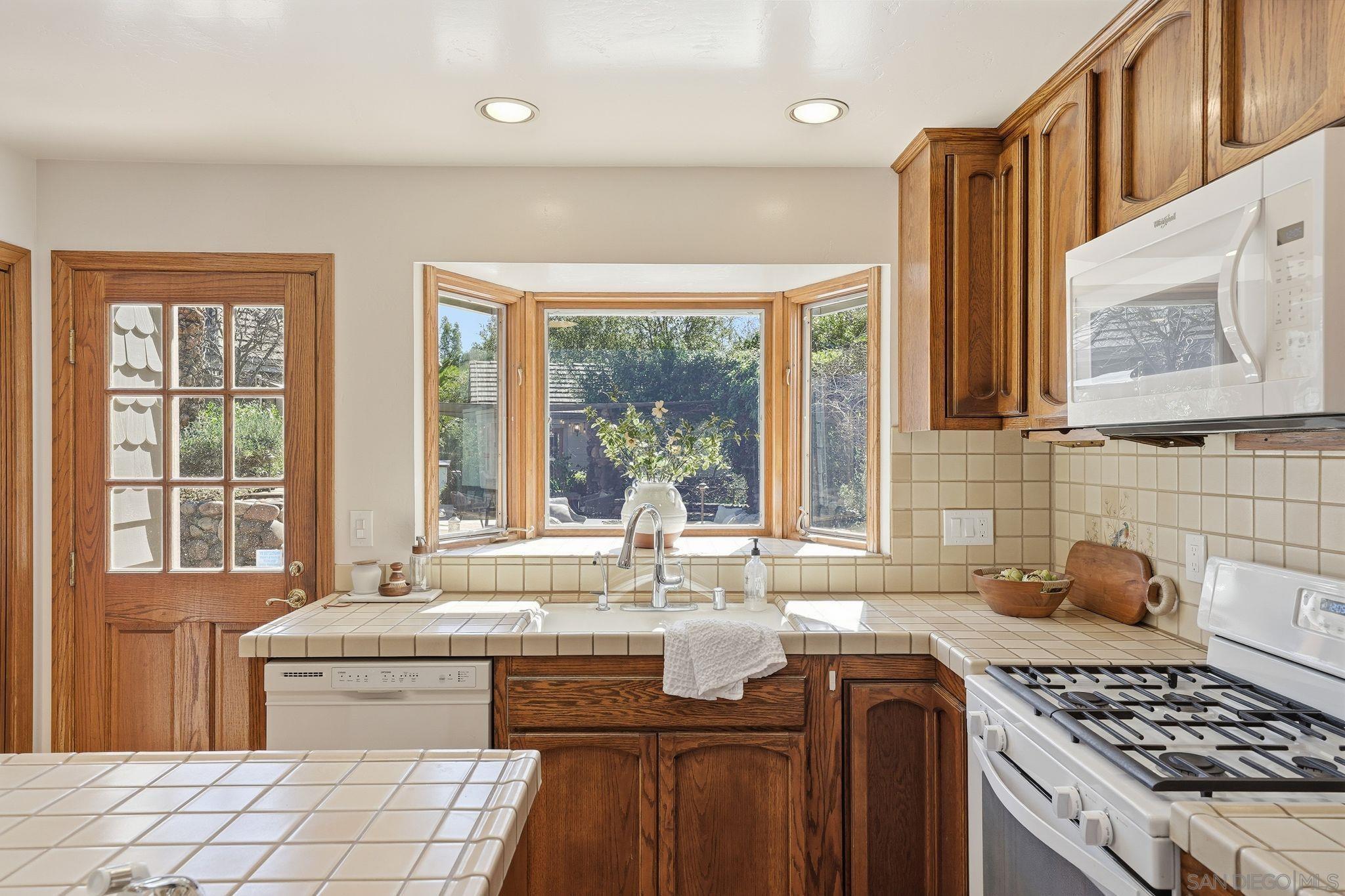 Detail Gallery Image 7 of 75 For 432  Arnold Way, Alpine,  CA 91901 - 5 Beds | 3 Baths