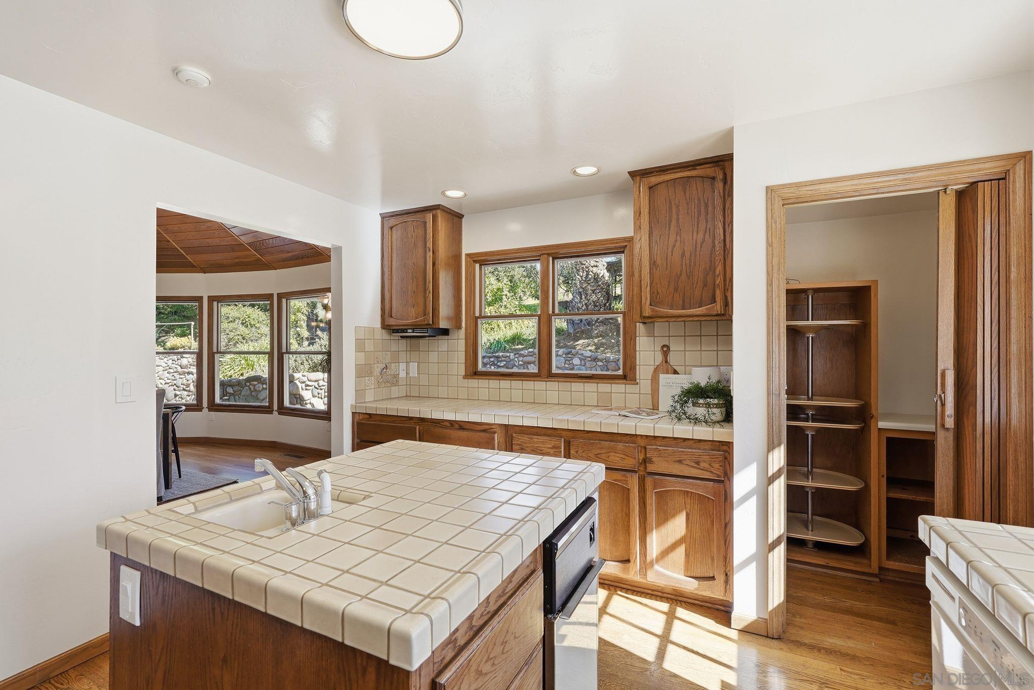 Detail Gallery Image 9 of 75 For 432  Arnold Way, Alpine,  CA 91901 - 5 Beds | 3 Baths