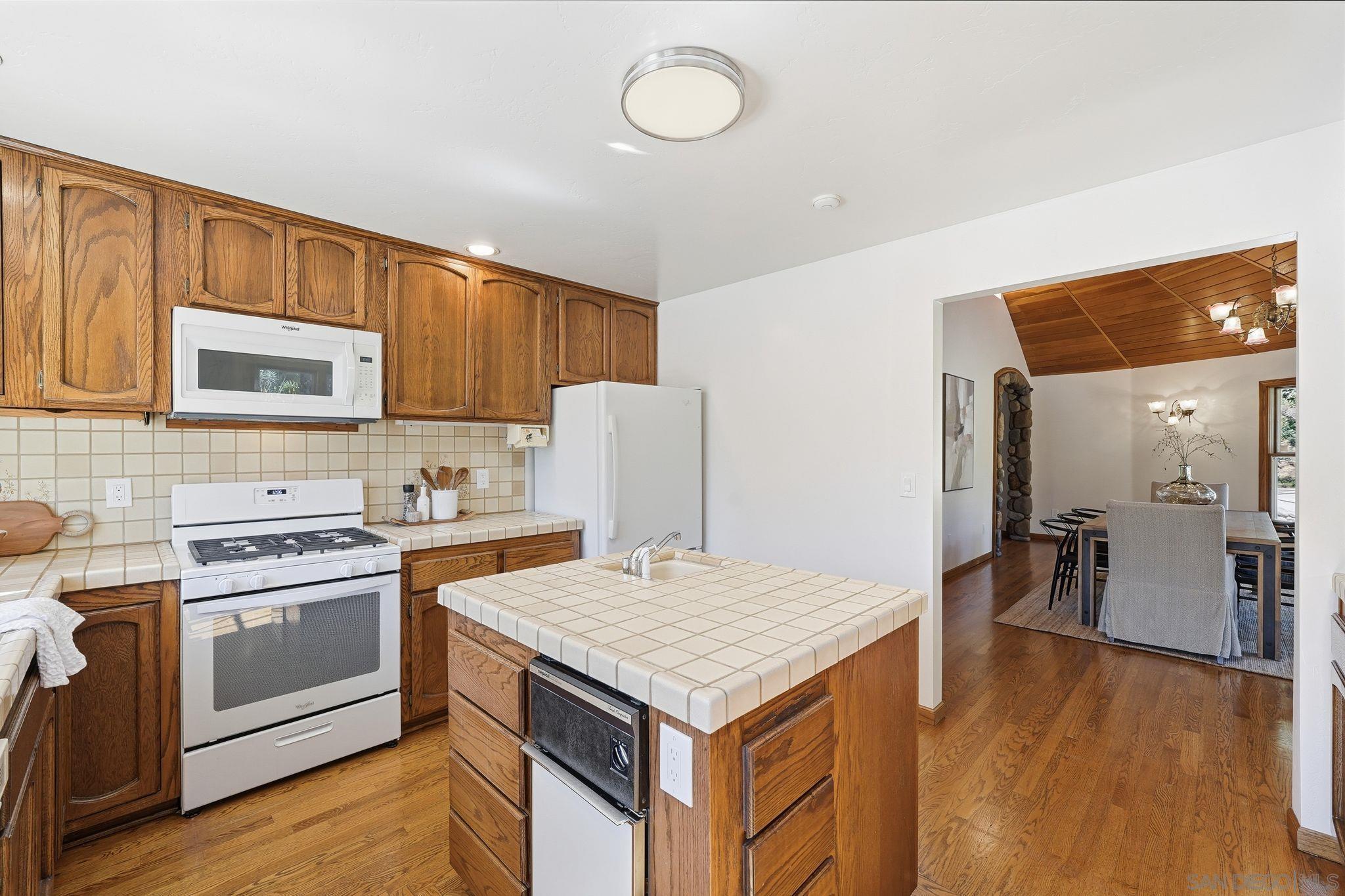 Detail Gallery Image 10 of 75 For 432  Arnold Way, Alpine,  CA 91901 - 5 Beds | 3 Baths