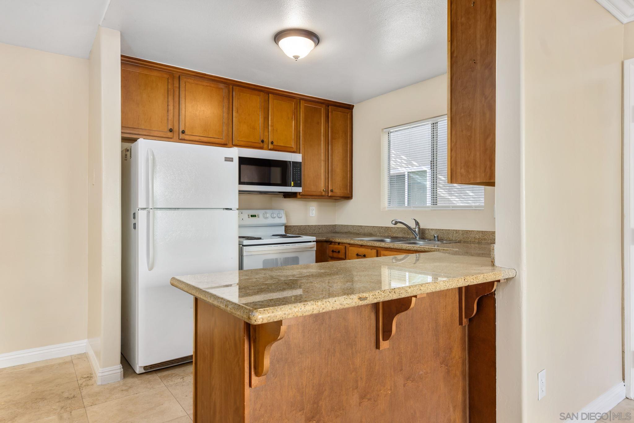 Detail Gallery Image 8 of 17 For 830 W Lincoln Ave  #182,  Escondido,  CA 92026 - 2 Beds | 1 Baths