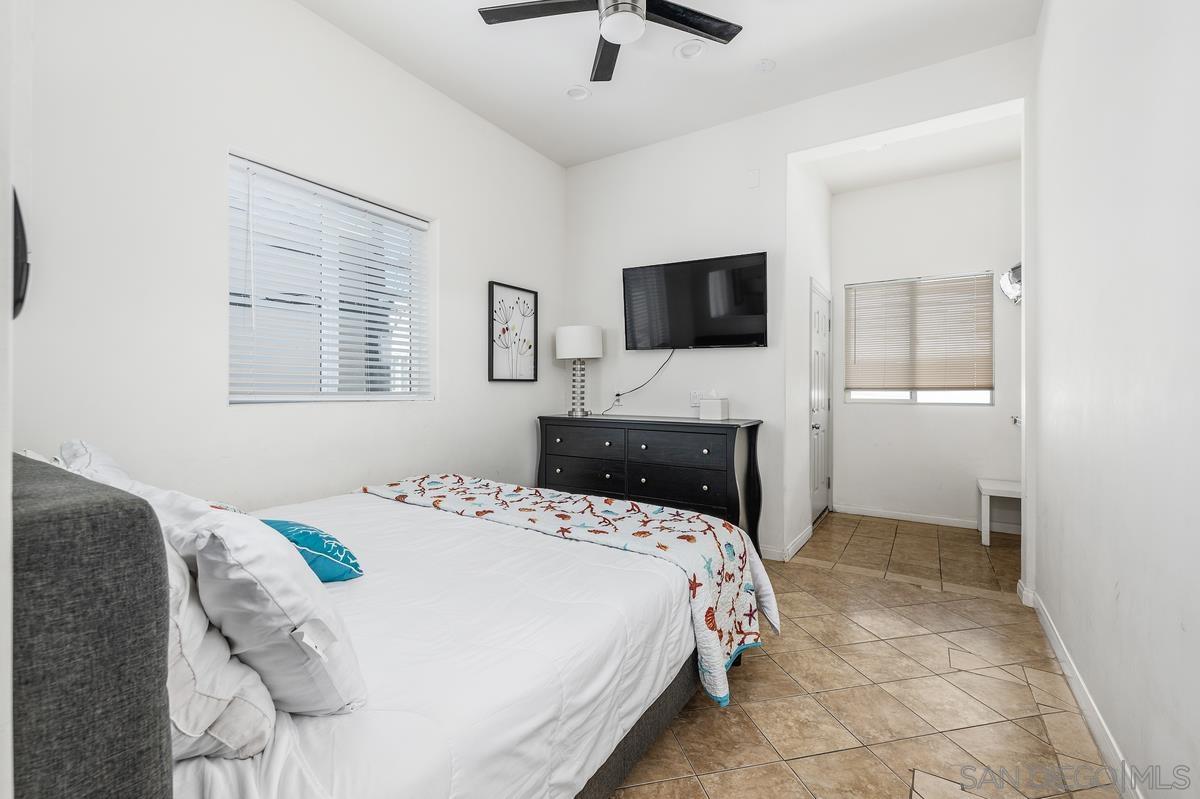 Detail Gallery Image 12 of 29 For 714-16  York Ct, San Diego,  CA 92109 - – Beds | – Baths