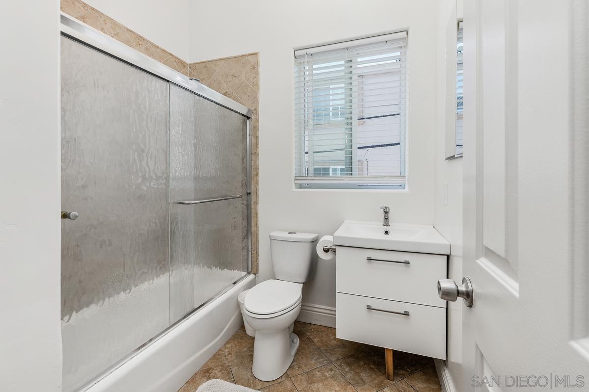 Detail Gallery Image 13 of 29 For 714-16  York Ct, San Diego,  CA 92109 - – Beds | – Baths