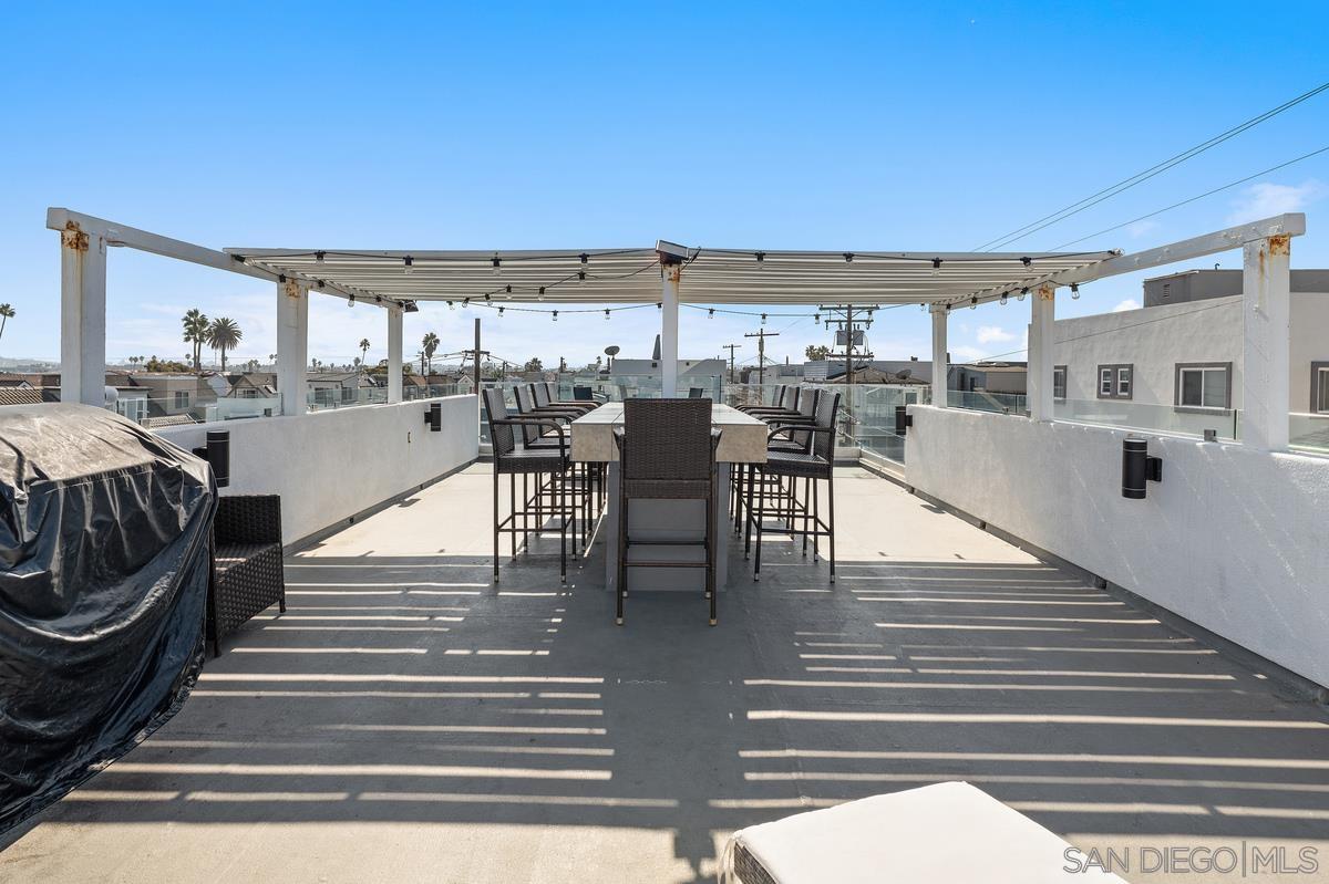 Detail Gallery Image 4 of 29 For 714-16  York Ct, San Diego,  CA 92109 - – Beds | – Baths