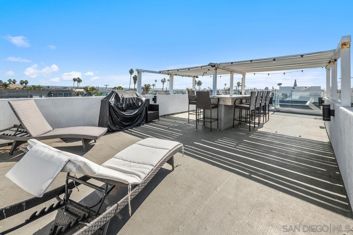 Detail Gallery Image 5 of 29 For 714-16  York Ct, San Diego,  CA 92109 - – Beds | – Baths