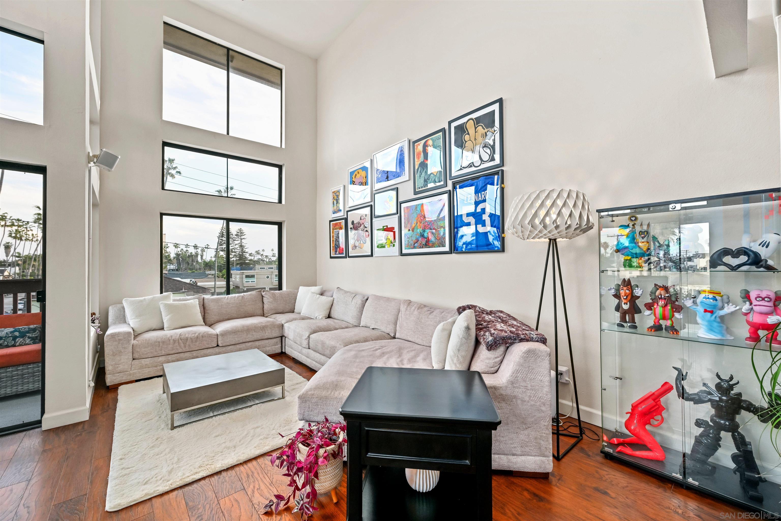 Detail Gallery Image 2 of 26 For 881  Thomas Ave  #21,  San Diego,  CA 92109 - 3 Beds | 2 Baths