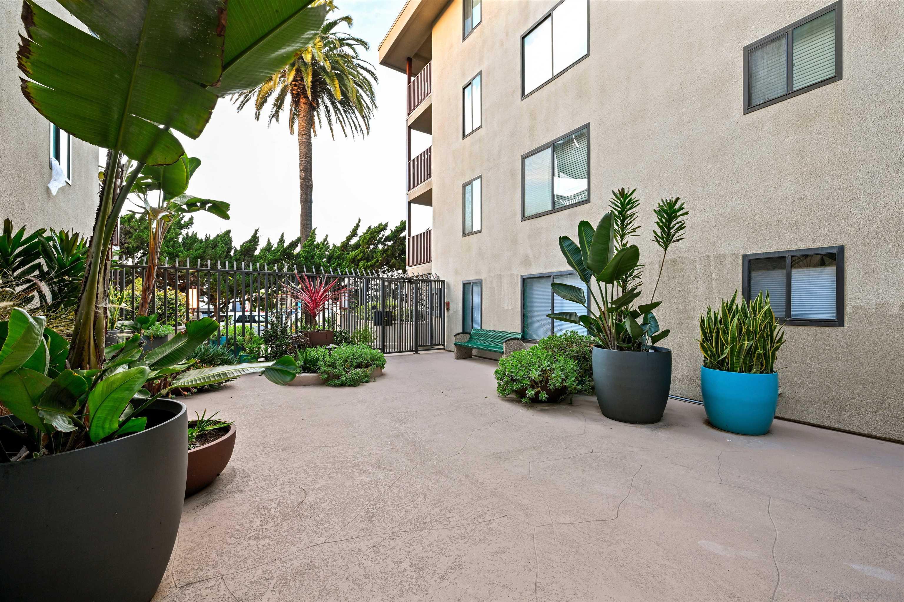 Detail Gallery Image 19 of 26 For 881  Thomas Ave  #21,  San Diego,  CA 92109 - 3 Beds | 2 Baths