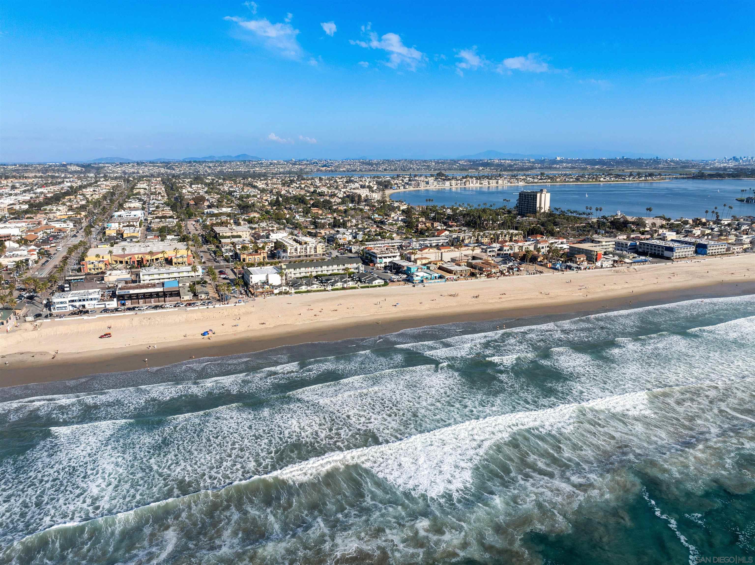 Detail Gallery Image 23 of 26 For 881  Thomas Ave  #21,  San Diego,  CA 92109 - 3 Beds | 2 Baths