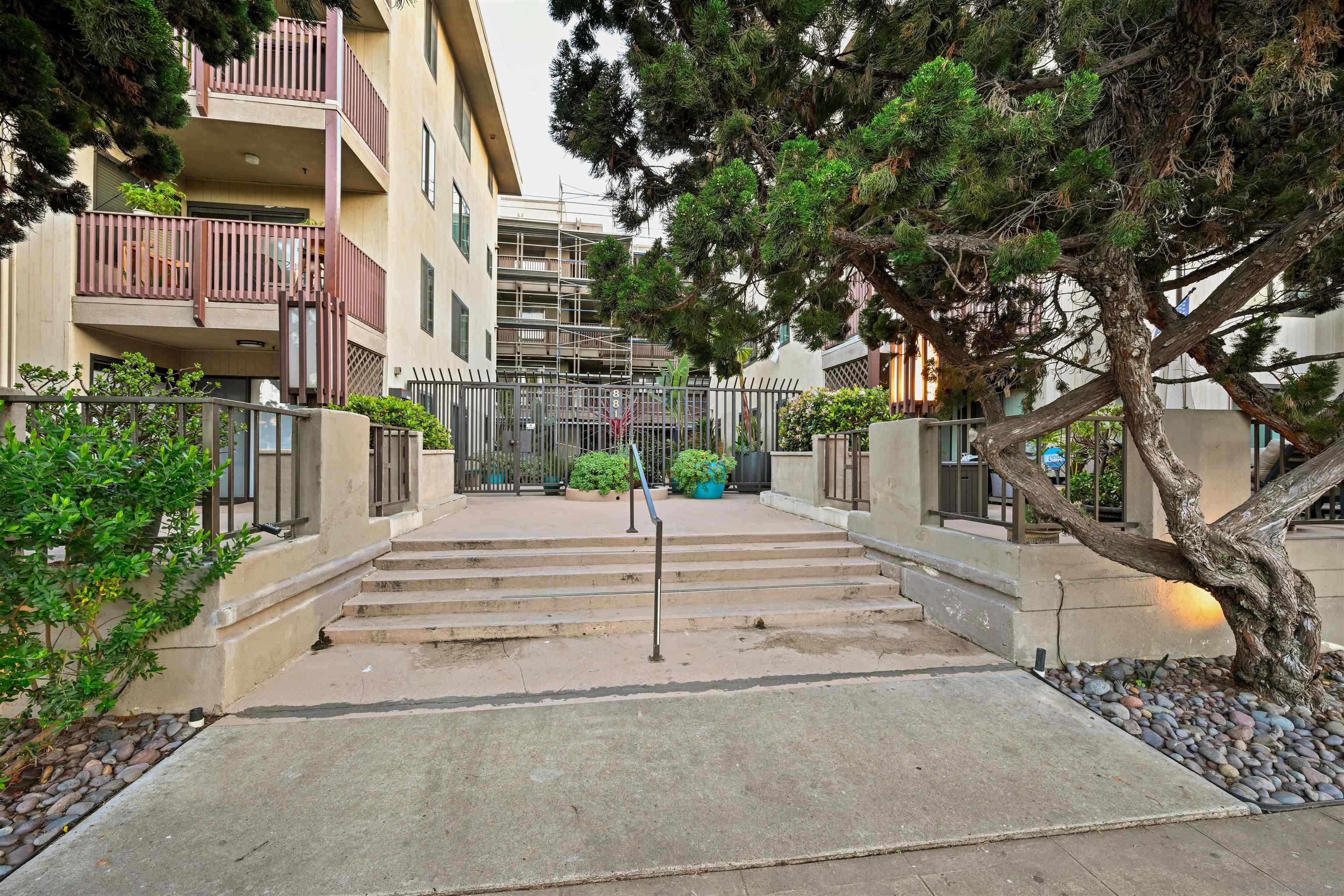 Detail Gallery Image 26 of 26 For 881  Thomas Ave  #21,  San Diego,  CA 92109 - 3 Beds | 2 Baths
