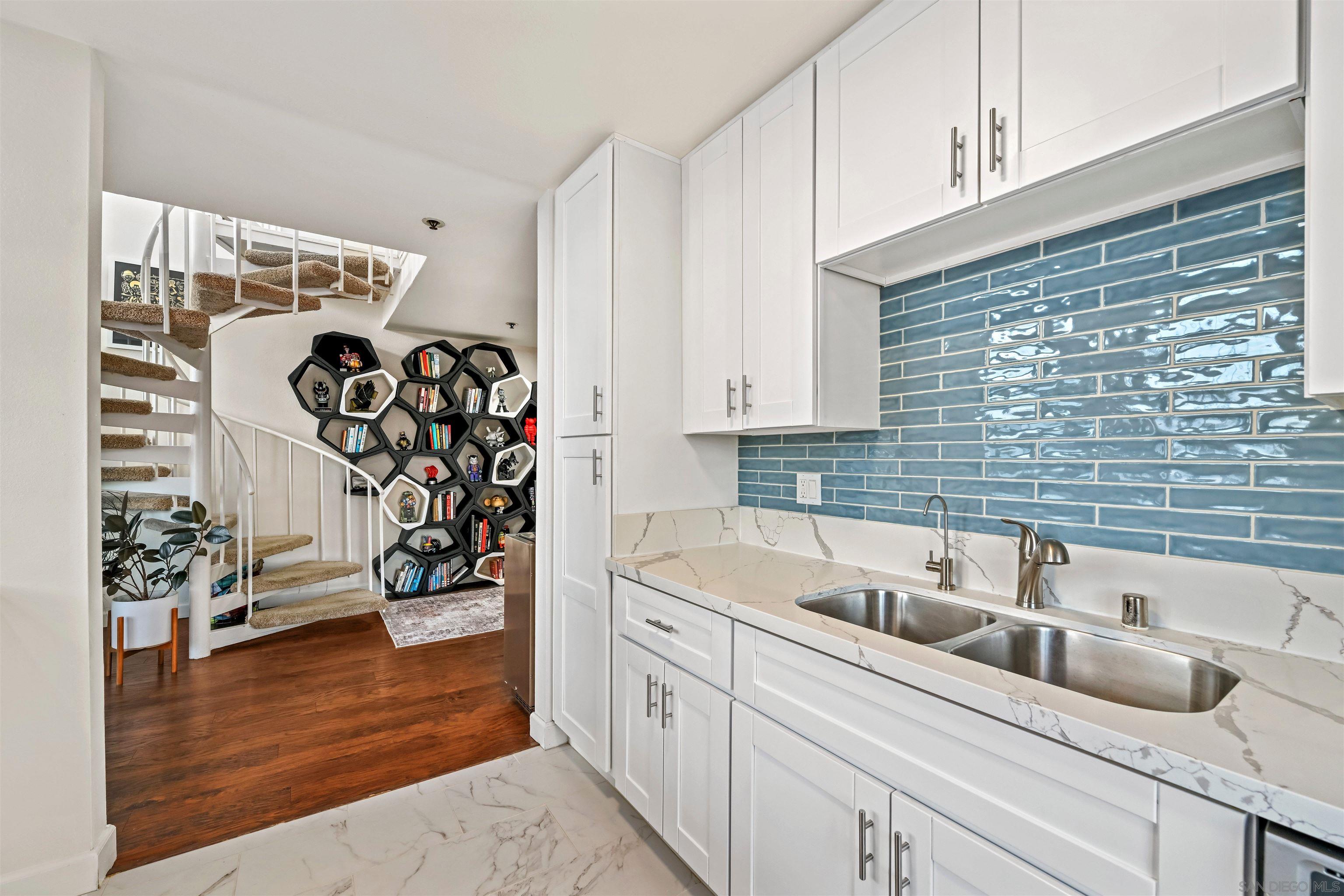Detail Gallery Image 6 of 26 For 881  Thomas Ave  #21,  San Diego,  CA 92109 - 3 Beds | 2 Baths