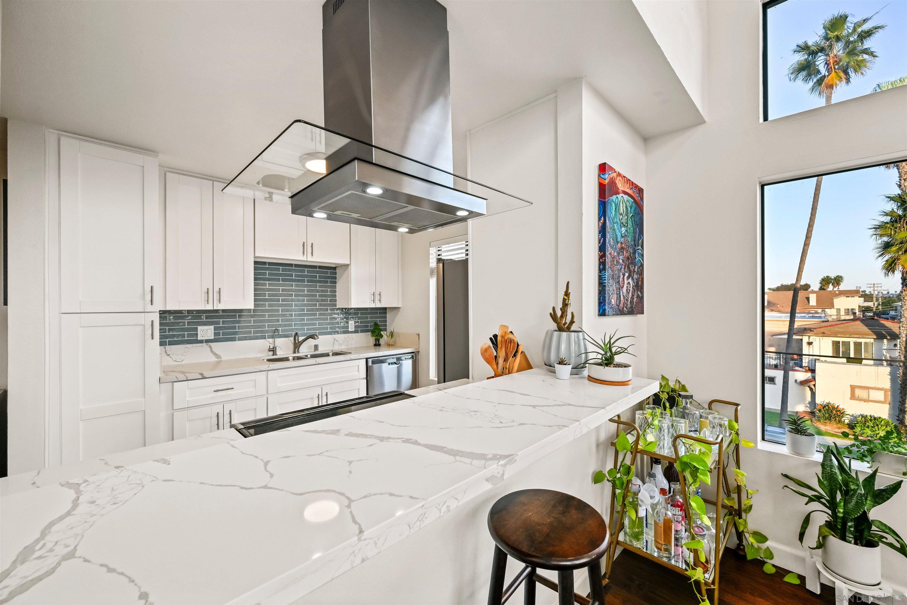 Detail Gallery Image 7 of 26 For 881  Thomas Ave  #21,  San Diego,  CA 92109 - 3 Beds | 2 Baths