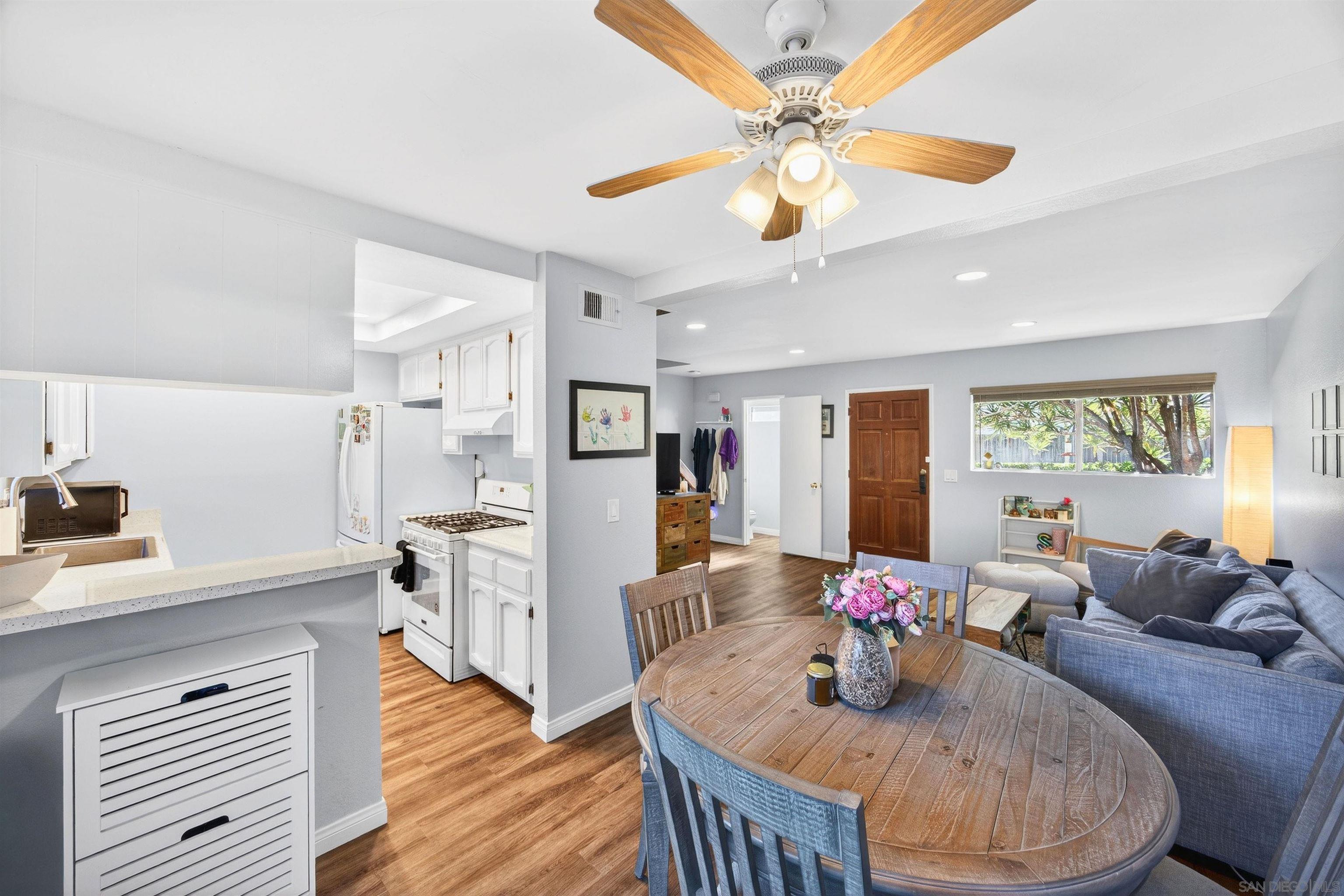 Detail Gallery Image 4 of 56 For 736 N Mollison Ave  #D,  El Cajon,  CA 92021 - 2 Beds | 1/1 Baths