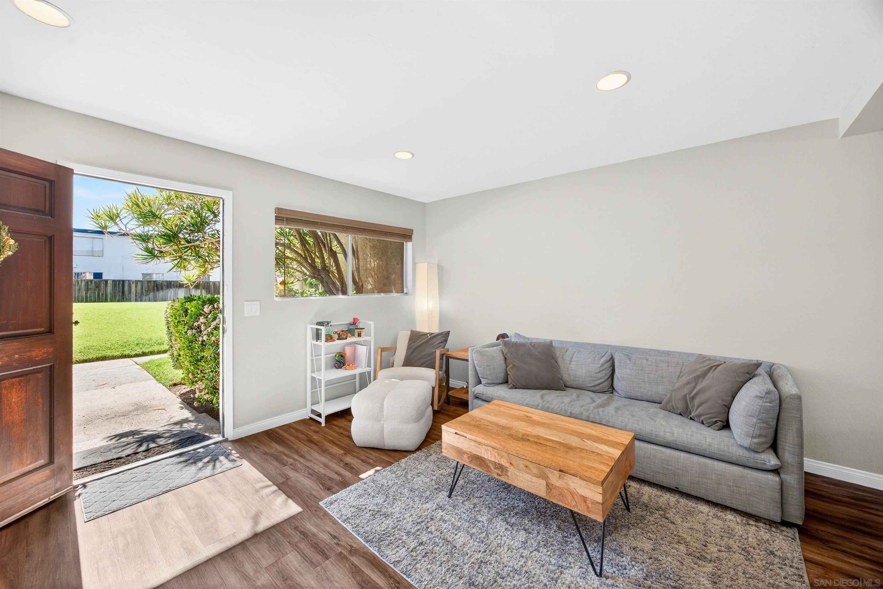 Detail Gallery Image 7 of 56 For 736 N Mollison Ave  #D,  El Cajon,  CA 92021 - 2 Beds | 1/1 Baths