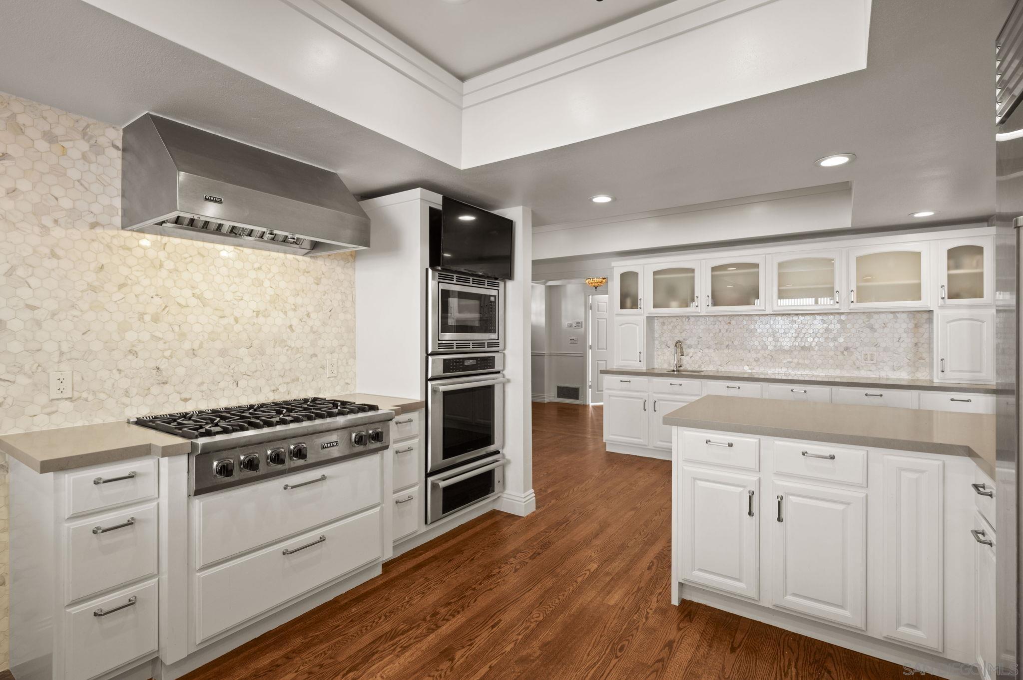 Detail Gallery Image 10 of 62 For 12740  via Felino, Del Mar,  CA 92014 - 3 Beds | 3/1 Baths