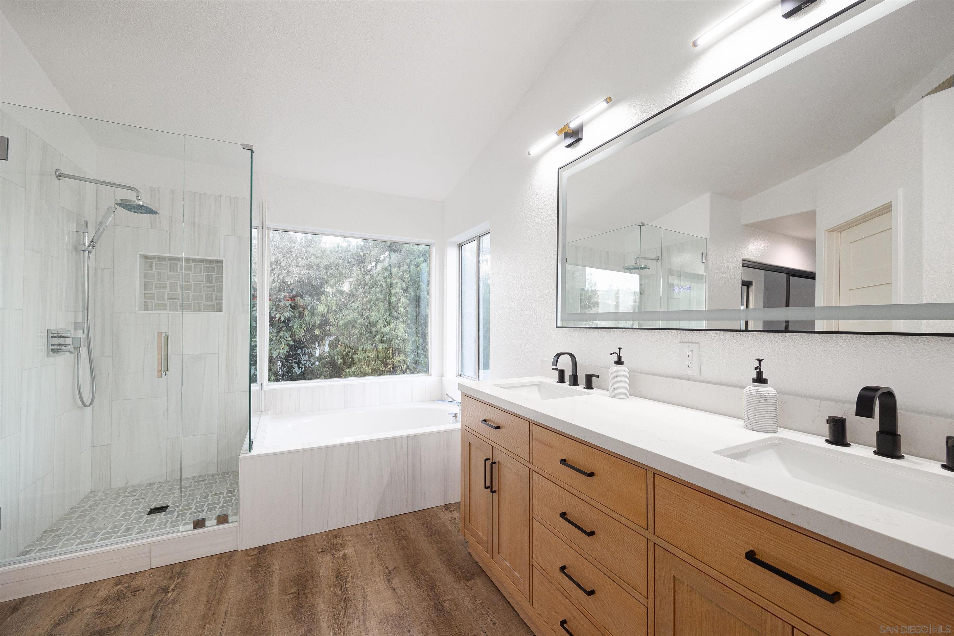 Detail Gallery Image 13 of 37 For 2318  via Villegas, Carlsbad,  CA 92009 - 5 Beds | 3 Baths