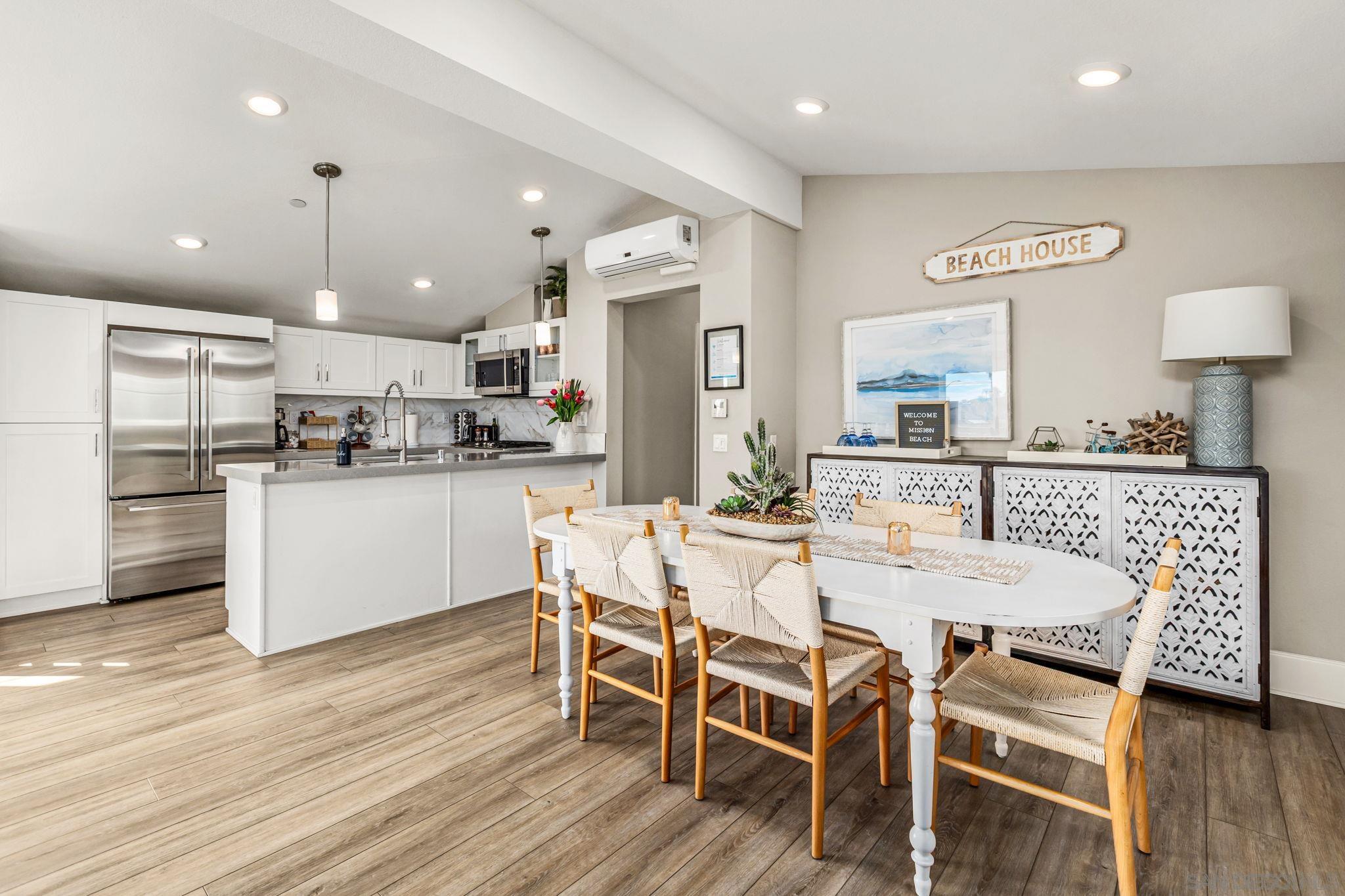 Detail Gallery Image 13 of 48 For 807  Jersey Ct, San Diego,  CA 92109 - 3 Beds | 2 Baths