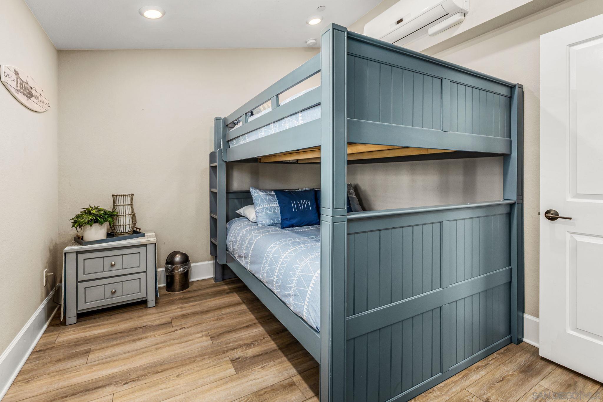 Detail Gallery Image 16 of 48 For 807  Jersey Ct, San Diego,  CA 92109 - 3 Beds | 2 Baths