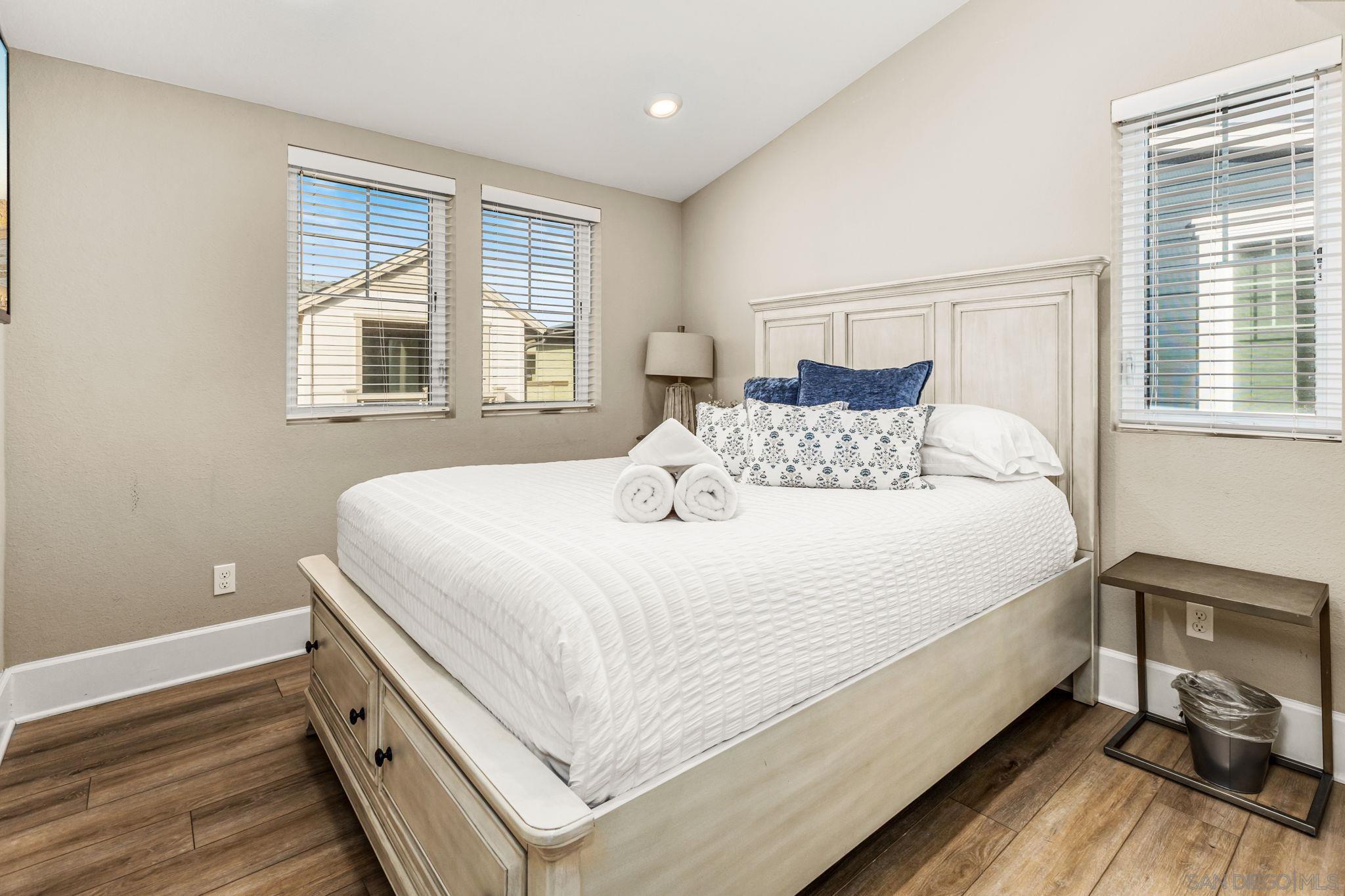 Detail Gallery Image 17 of 48 For 807  Jersey Ct, San Diego,  CA 92109 - 3 Beds | 2 Baths