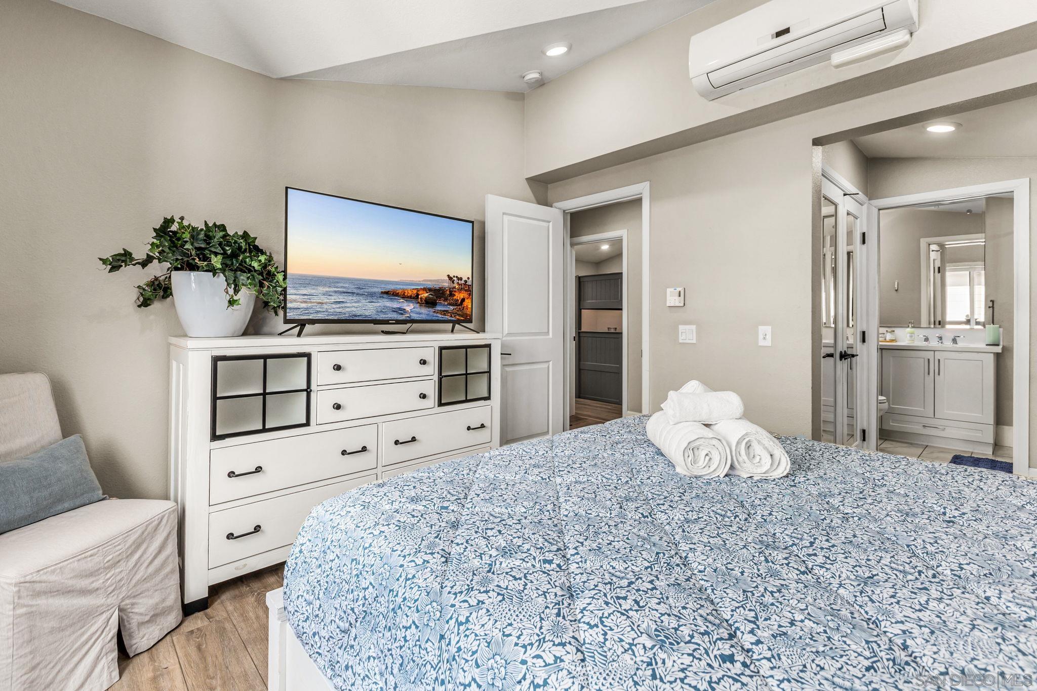 Detail Gallery Image 19 of 48 For 807  Jersey Ct, San Diego,  CA 92109 - 3 Beds | 2 Baths