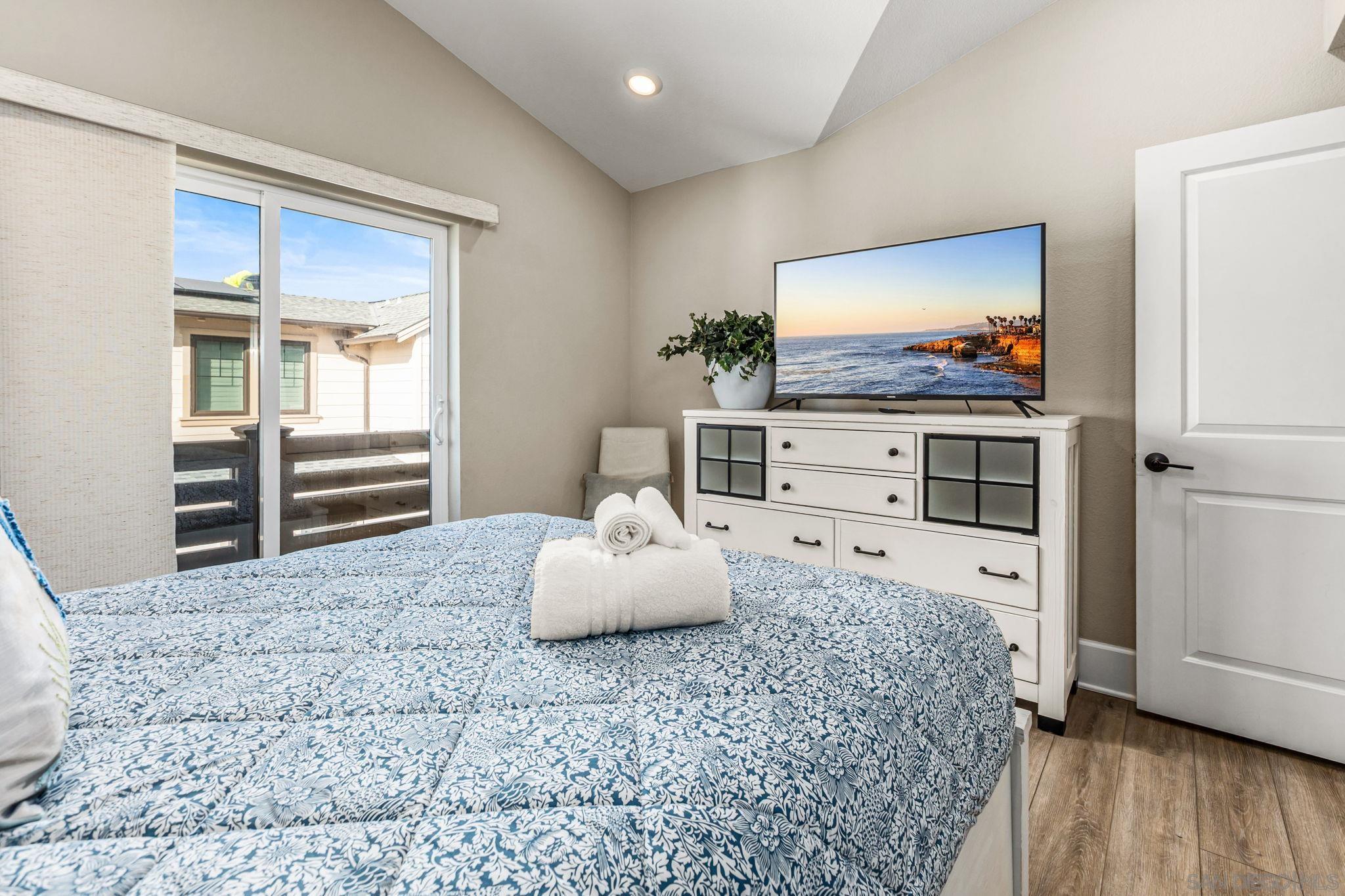 Detail Gallery Image 20 of 48 For 807  Jersey Ct, San Diego,  CA 92109 - 3 Beds | 2 Baths