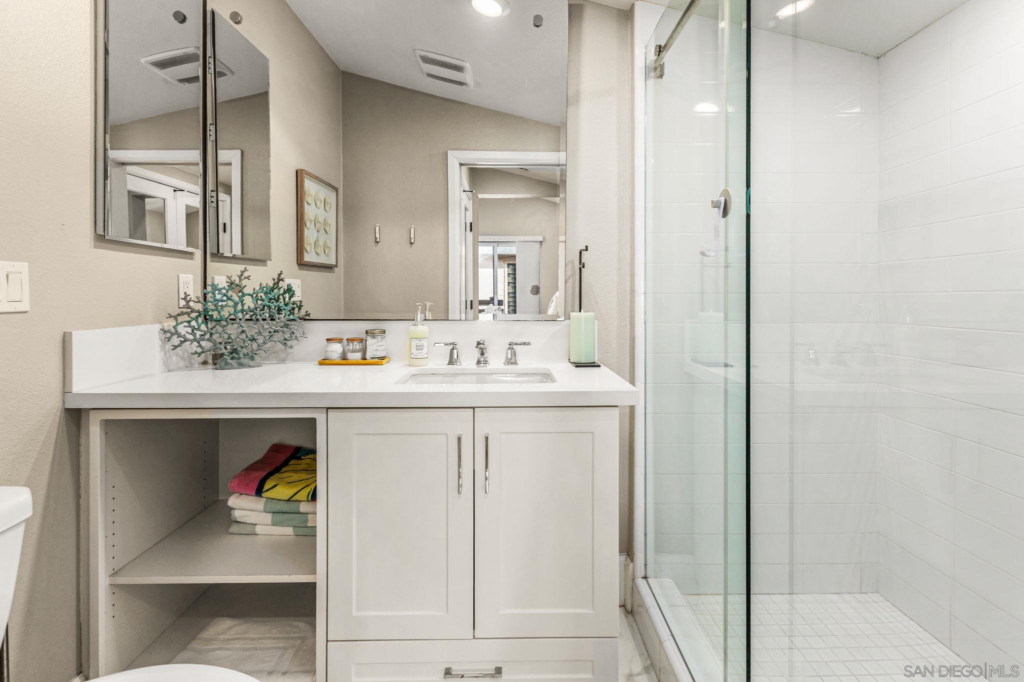 Detail Gallery Image 21 of 48 For 807  Jersey Ct, San Diego,  CA 92109 - 3 Beds | 2 Baths