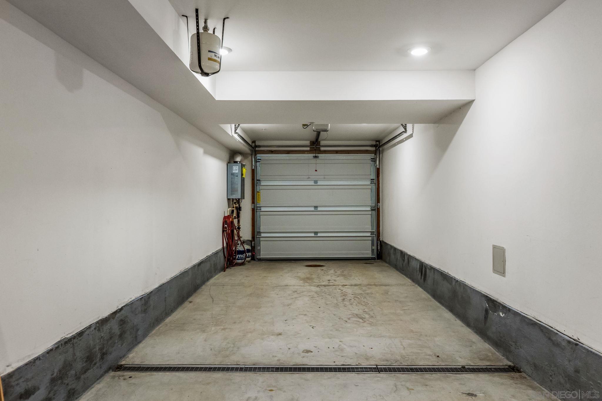 Detail Gallery Image 27 of 48 For 807  Jersey Ct, San Diego,  CA 92109 - 3 Beds | 2 Baths