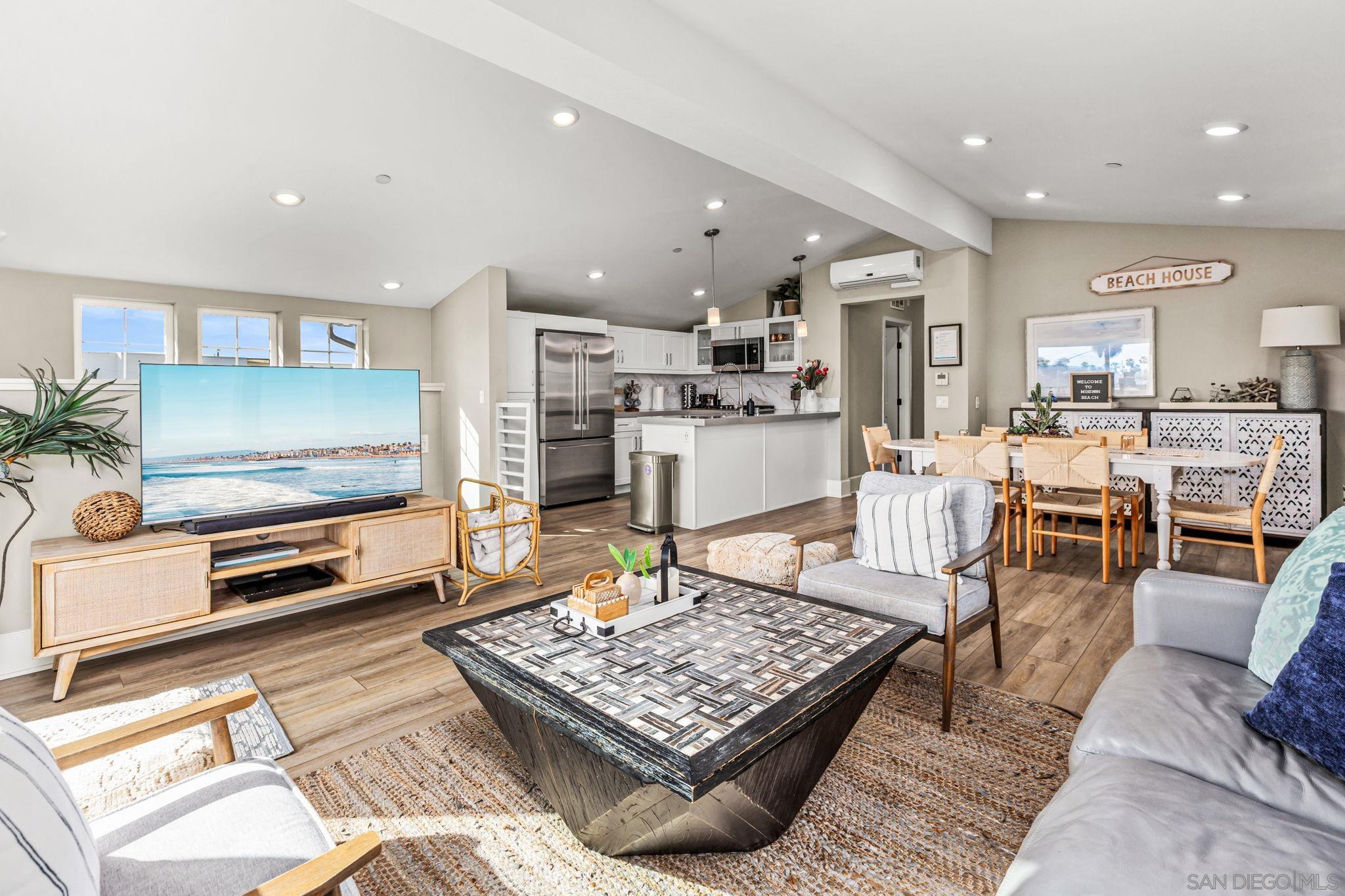 Detail Gallery Image 5 of 48 For 807  Jersey Ct, San Diego,  CA 92109 - 3 Beds | 2 Baths