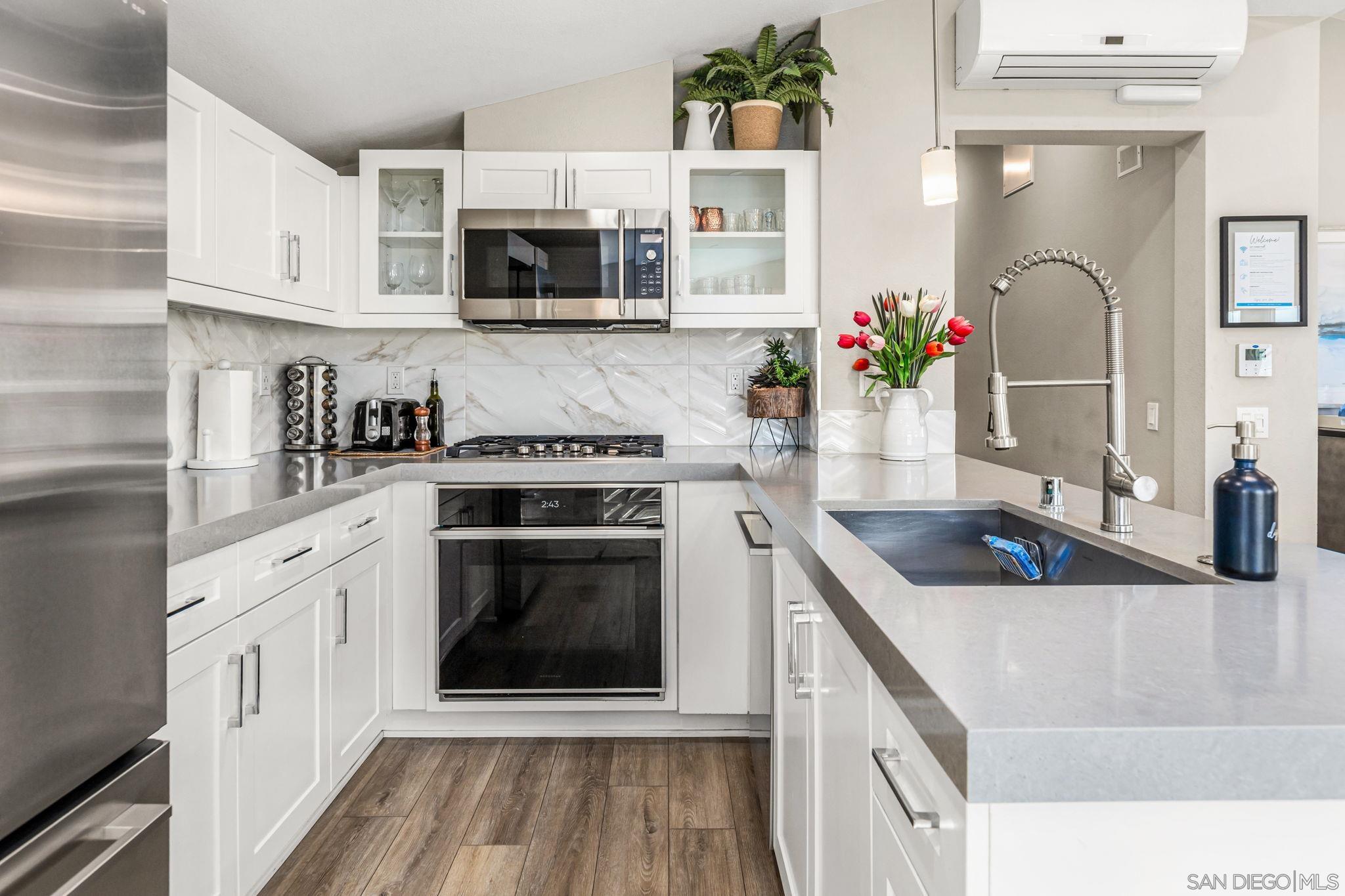 Detail Gallery Image 9 of 48 For 807  Jersey Ct, San Diego,  CA 92109 - 3 Beds | 2 Baths