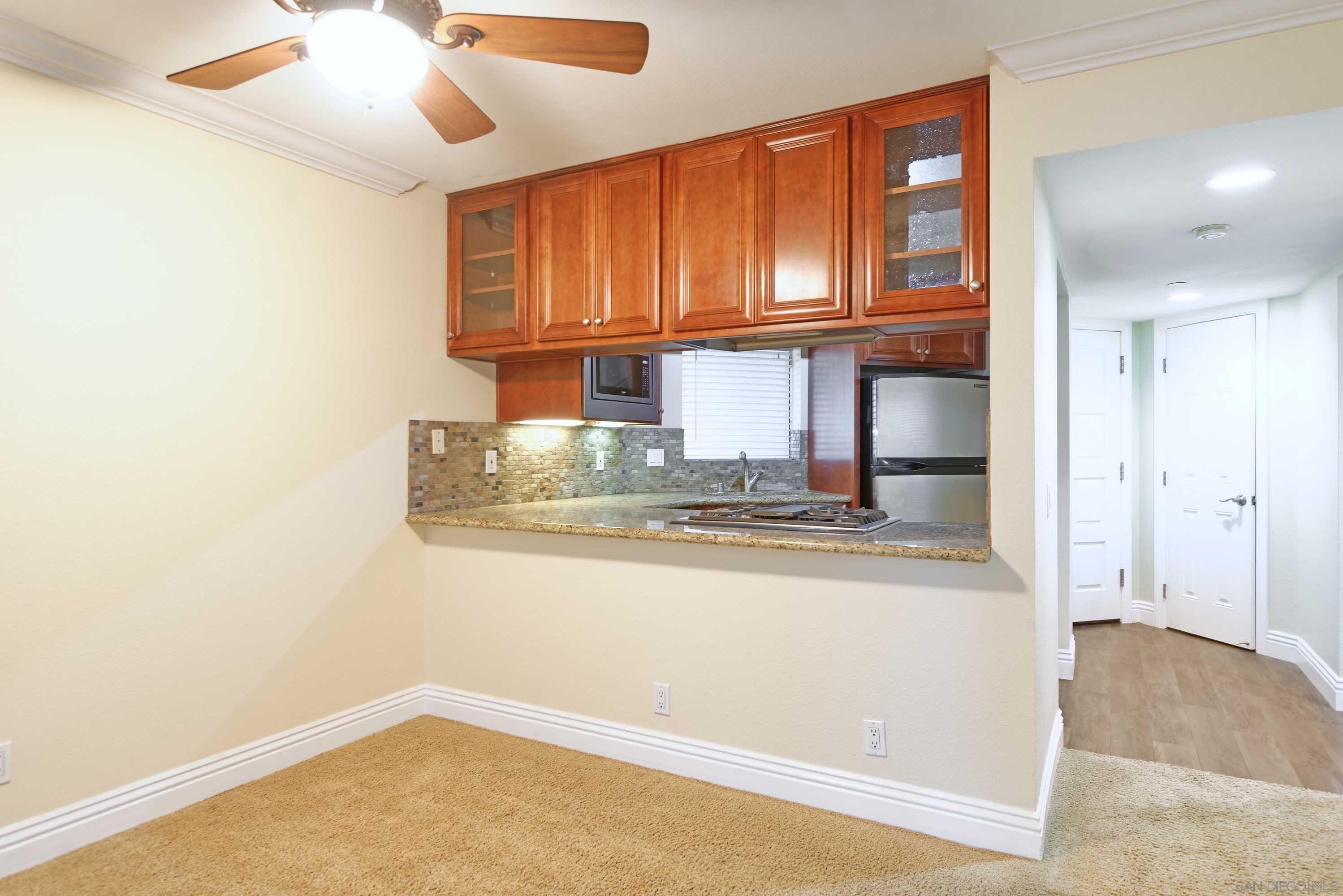 Detail Gallery Image 6 of 23 For 7509  Draper Ave  #306,  La Jolla,  CA 92037 - 2 Beds | 2 Baths