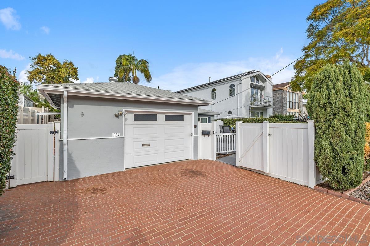 Detail Gallery Image 5 of 32 For 264  a Ave, Coronado,  CA 92118 - 2 Beds | 2 Baths