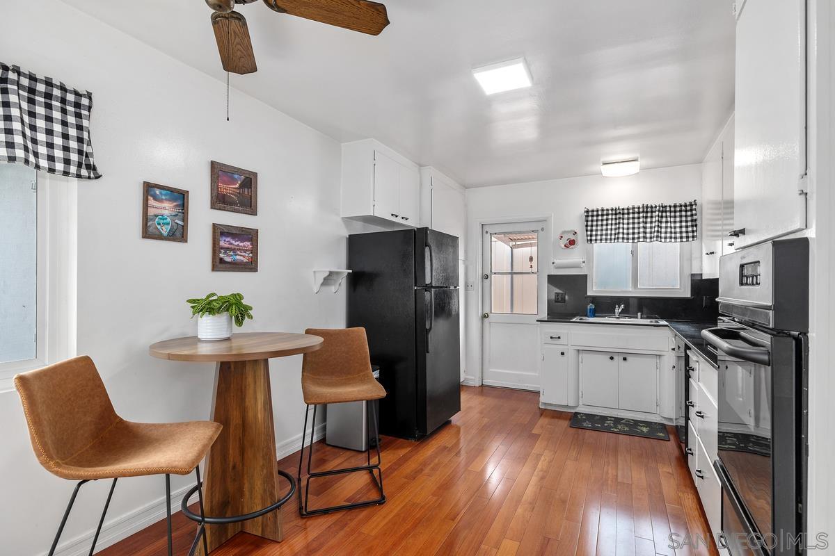 Detail Gallery Image 6 of 32 For 264  a Ave, Coronado,  CA 92118 - 2 Beds | 2 Baths