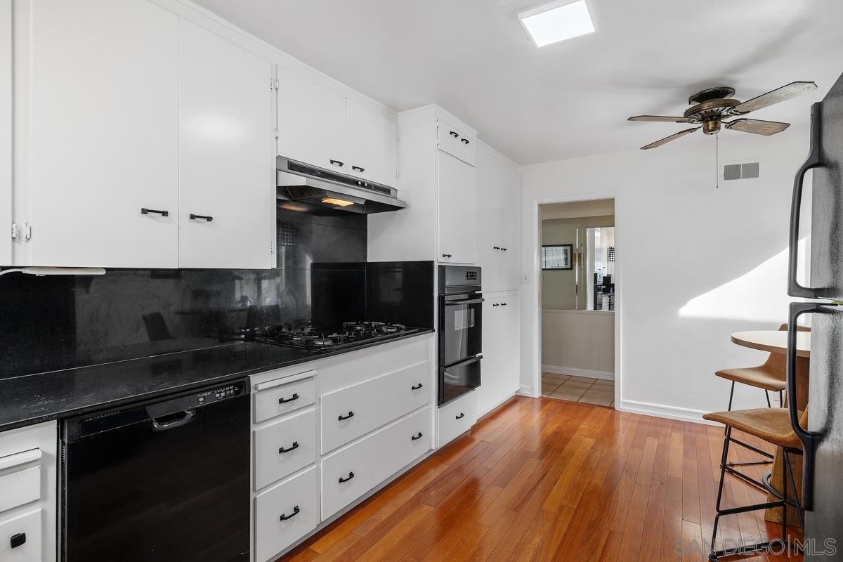 Detail Gallery Image 8 of 32 For 264  a Ave, Coronado,  CA 92118 - 2 Beds | 2 Baths