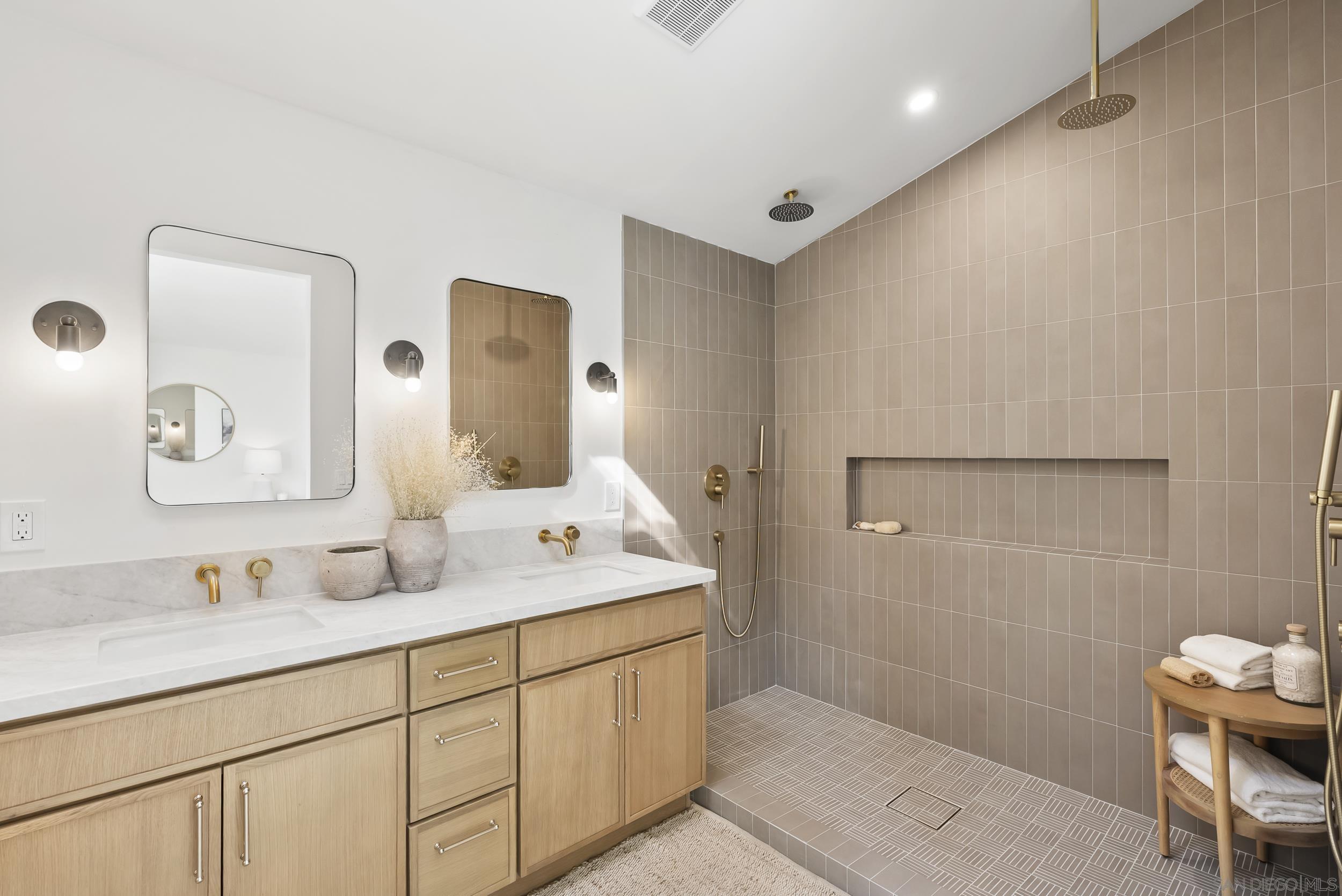 Detail Gallery Image 8 of 45 For 4543  Moraga Ave, San Diego,  CA 92117 - 4 Beds | 3 Baths