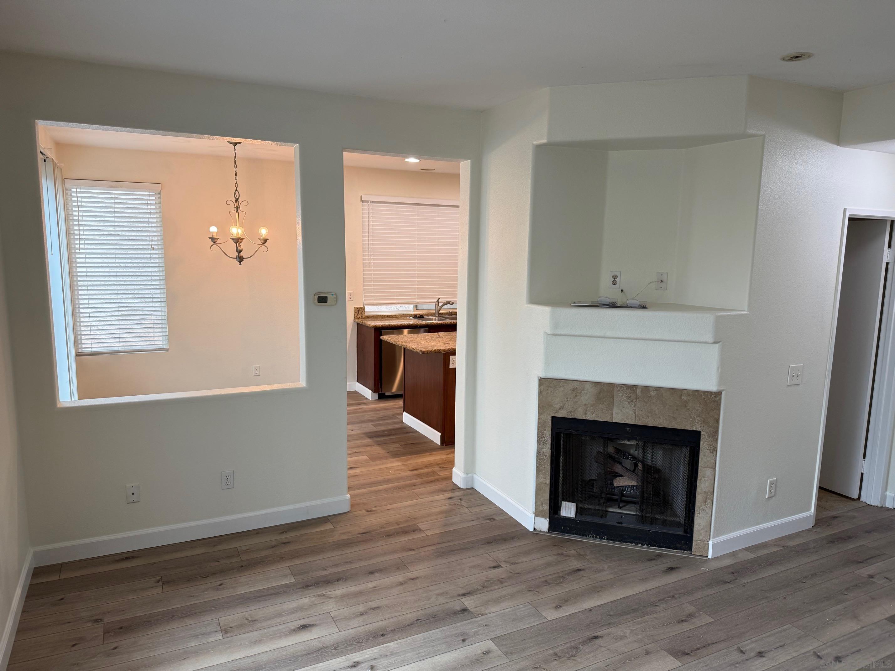 Detail Gallery Image 5 of 6 For 588  Summerholly Dr, San Marcos,  CA 92078 - 3 Beds | 2/1 Baths