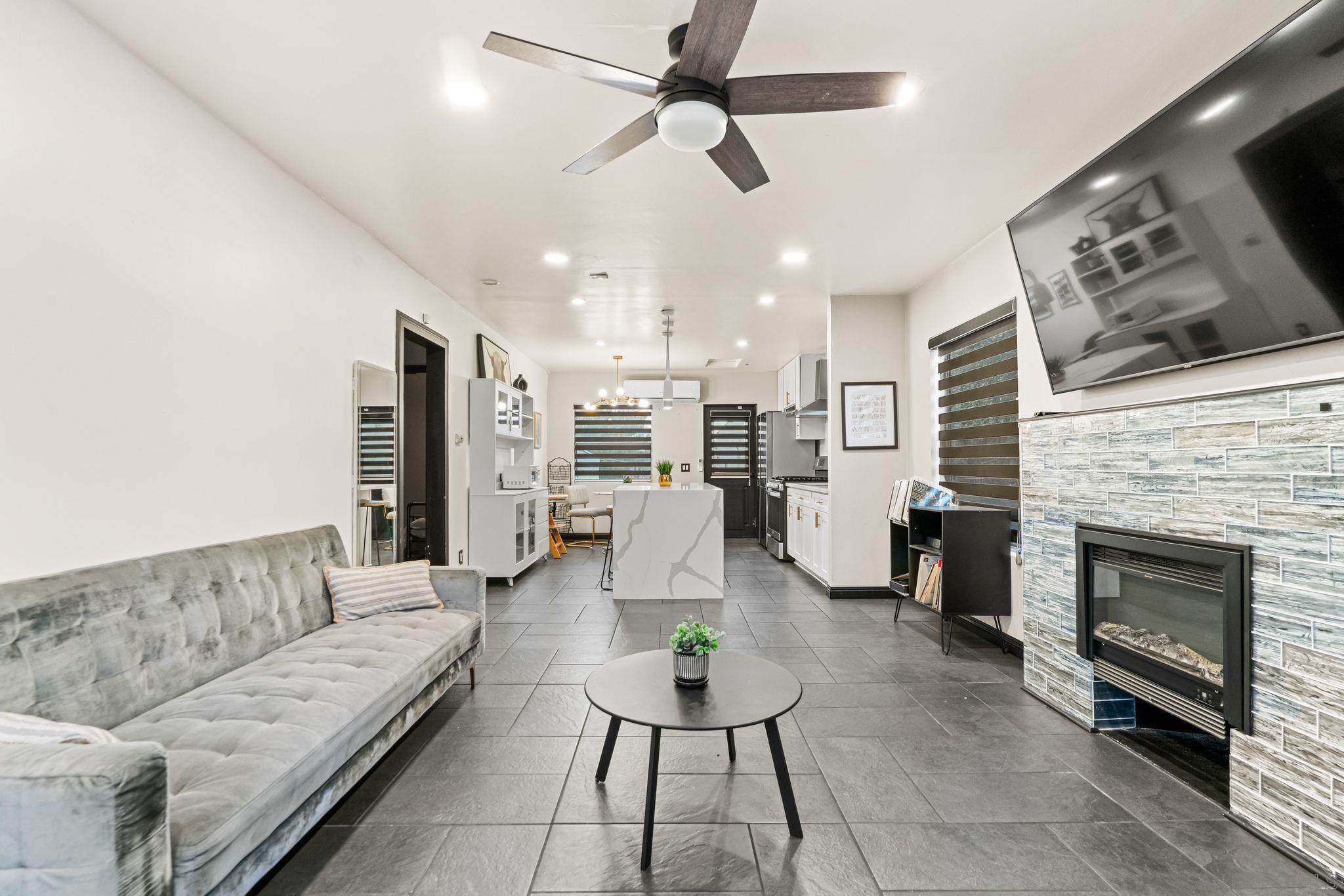 Detail Gallery Image 2 of 26 For 4026  Marine View Ave, San Diego,  CA 92113 - 2 Beds | 1/1 Baths