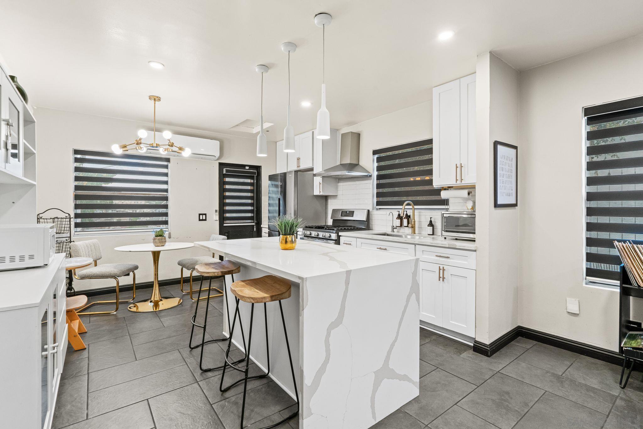 Detail Gallery Image 15 of 26 For 4026  Marine View Ave, San Diego,  CA 92113 - 2 Beds | 1/1 Baths