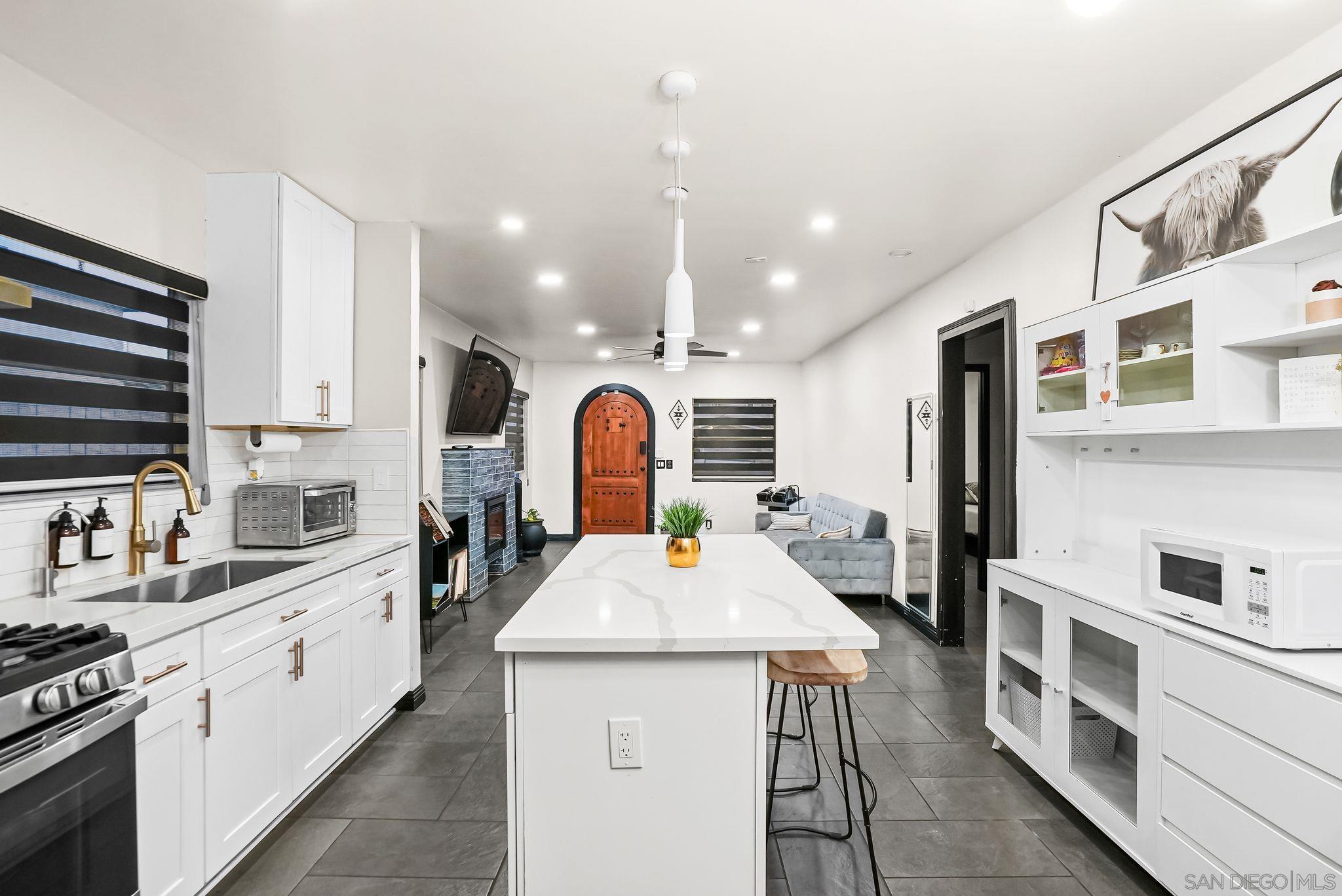 Detail Gallery Image 17 of 26 For 4026  Marine View Ave, San Diego,  CA 92113 - 2 Beds | 1/1 Baths