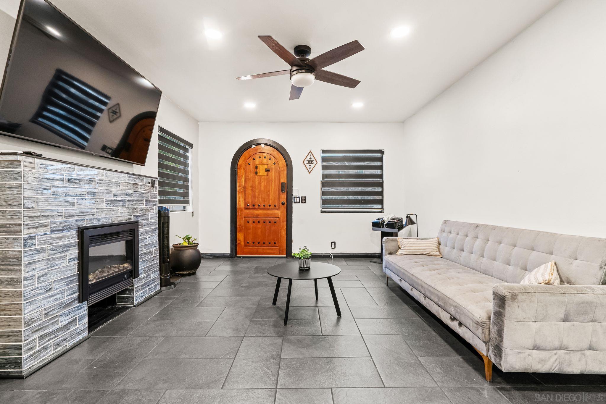 Detail Gallery Image 10 of 26 For 4026  Marine View Ave, San Diego,  CA 92113 - 2 Beds | 1/1 Baths