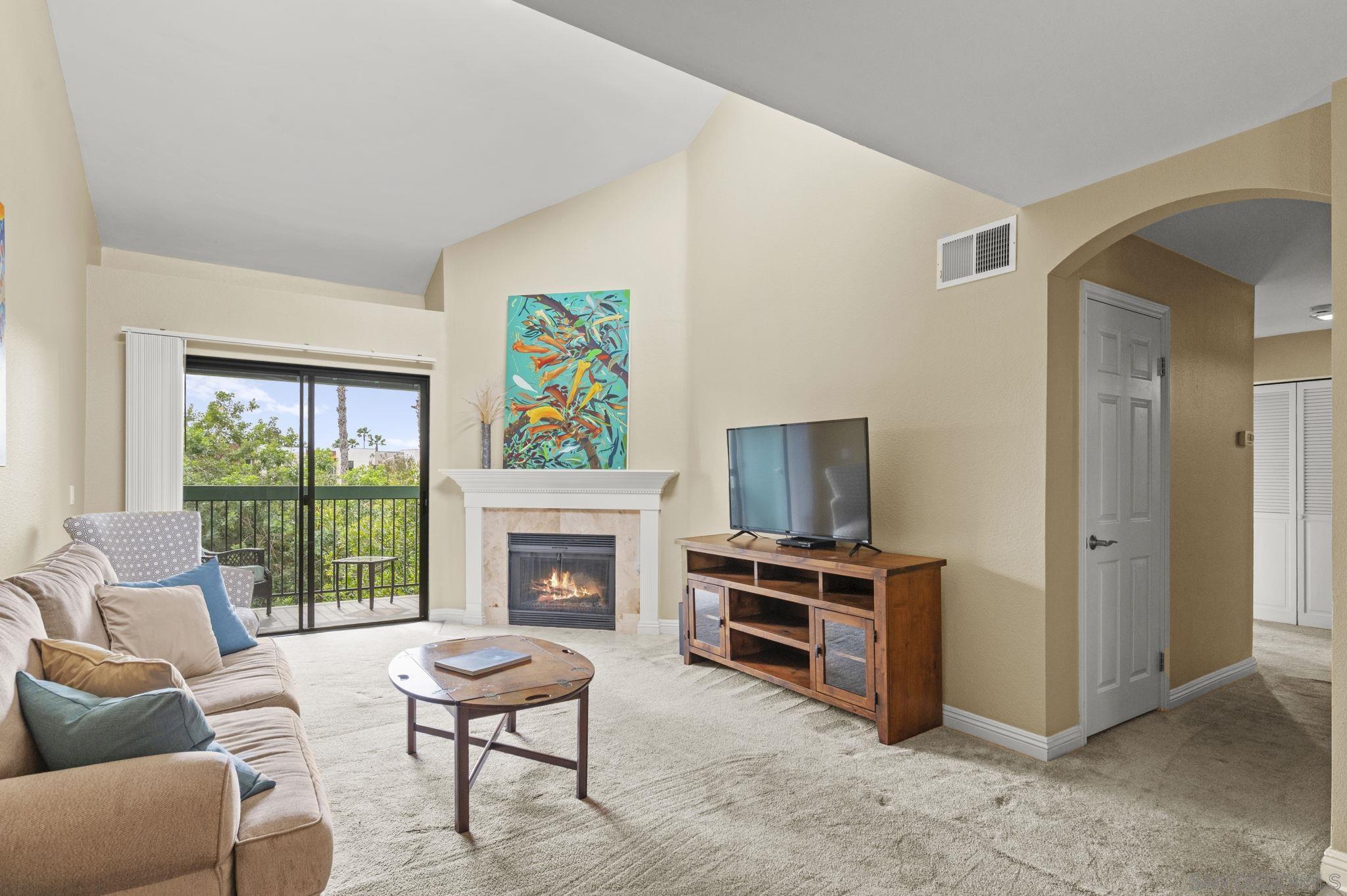 Detail Gallery Image 11 of 37 For 5525  Shasta Ln  #301,  La Mesa,  CA 91942 - 2 Beds | 2 Baths